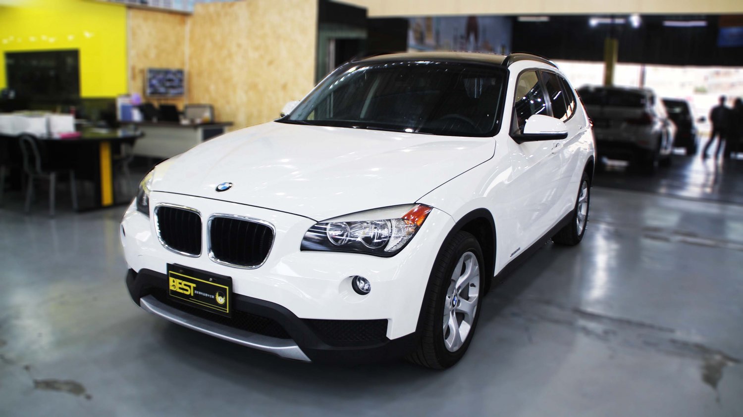 Bmw 寶馬 X1 13年bmw X1 白色寶馬中古車 成交區