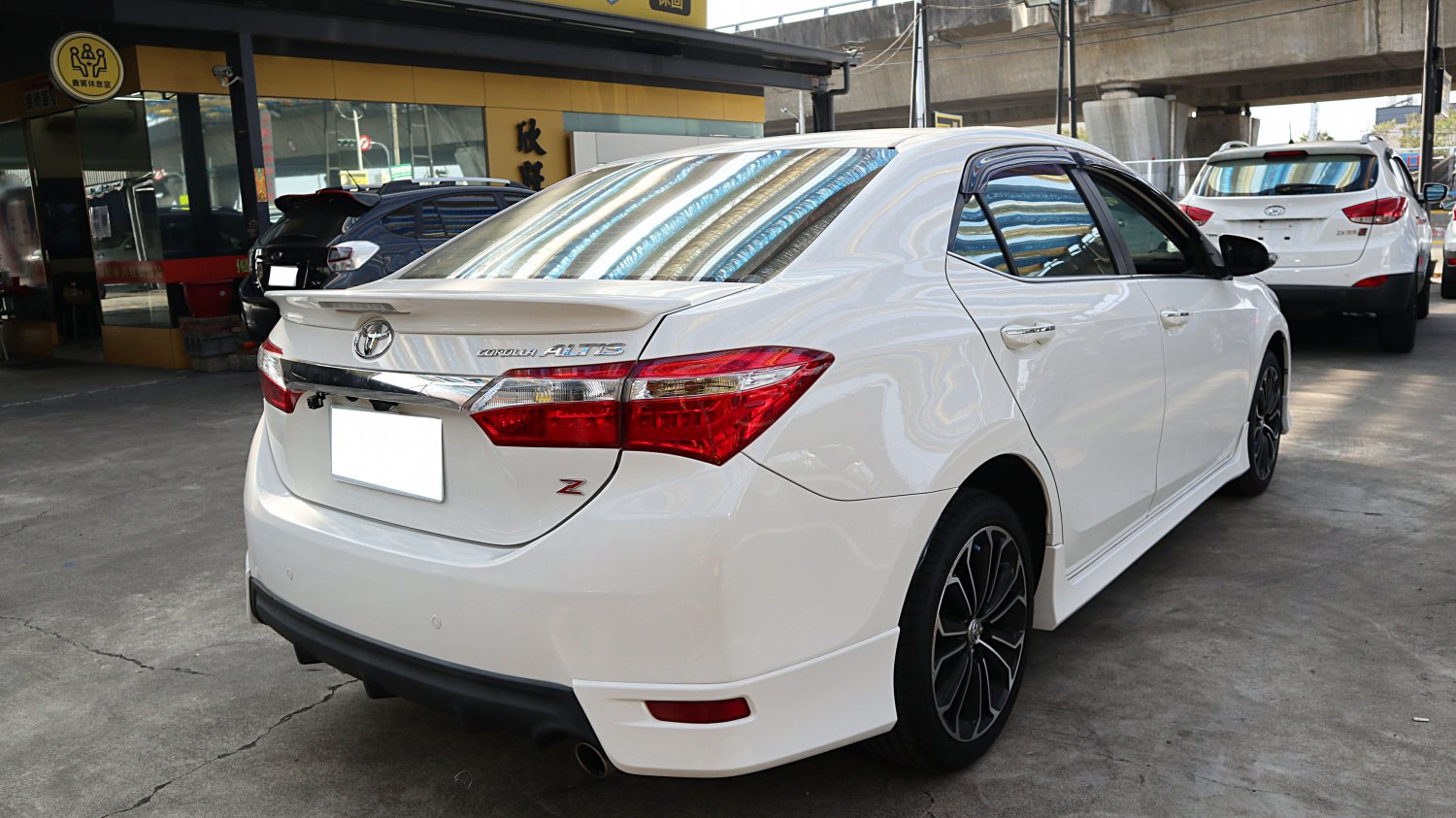 Toyota 豐田 ／ Altis ／ 2015年 ／ 2015年 Toyota Altis 白色 豐田中古車 ／ 九州欣旺汽車 (台南)