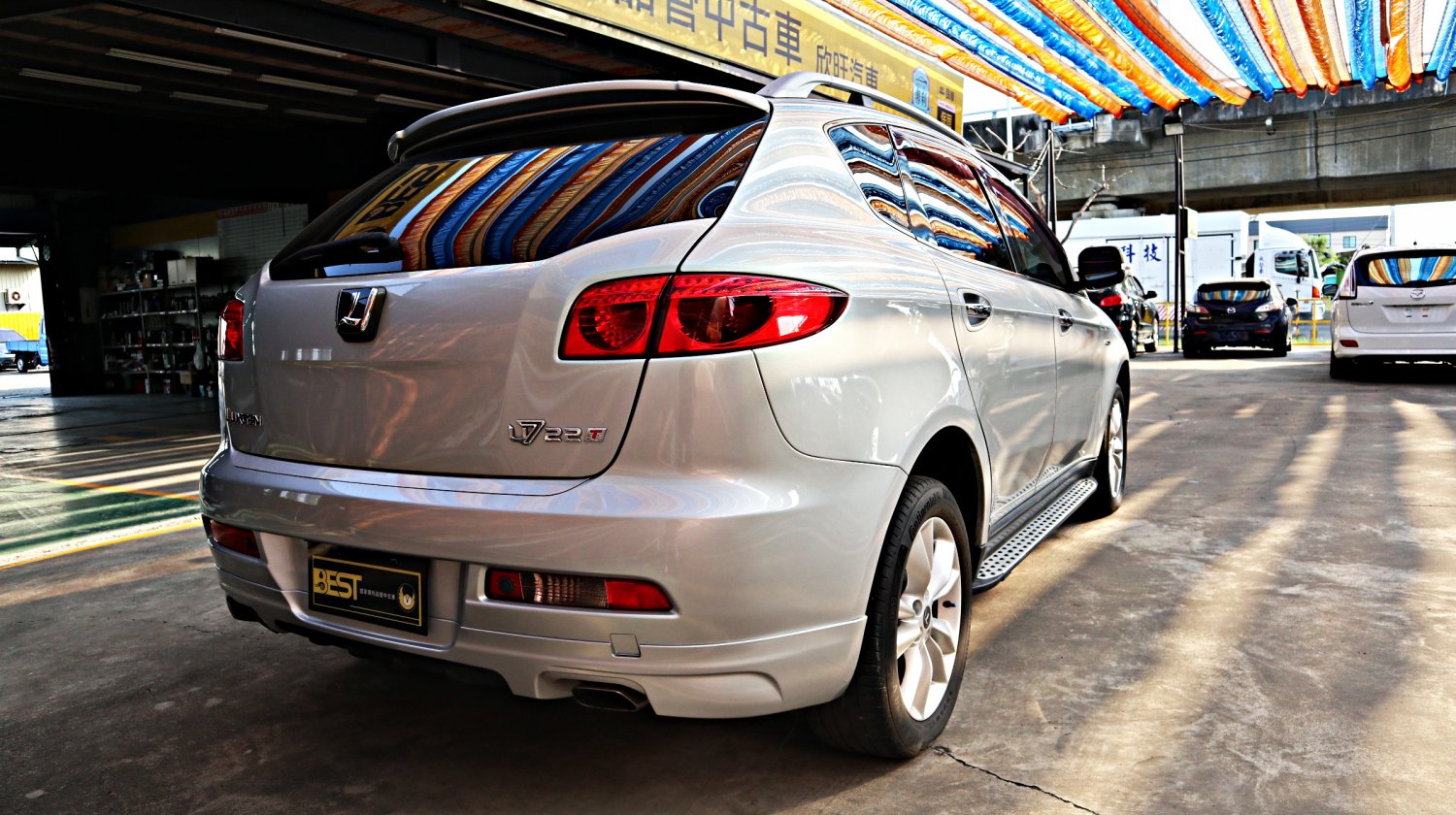 Luxgen 納智捷 ／ U7 ／ 2011年 ／ 2011年 Luxgen U7 銀色 納智捷中古休旅車 ／ 