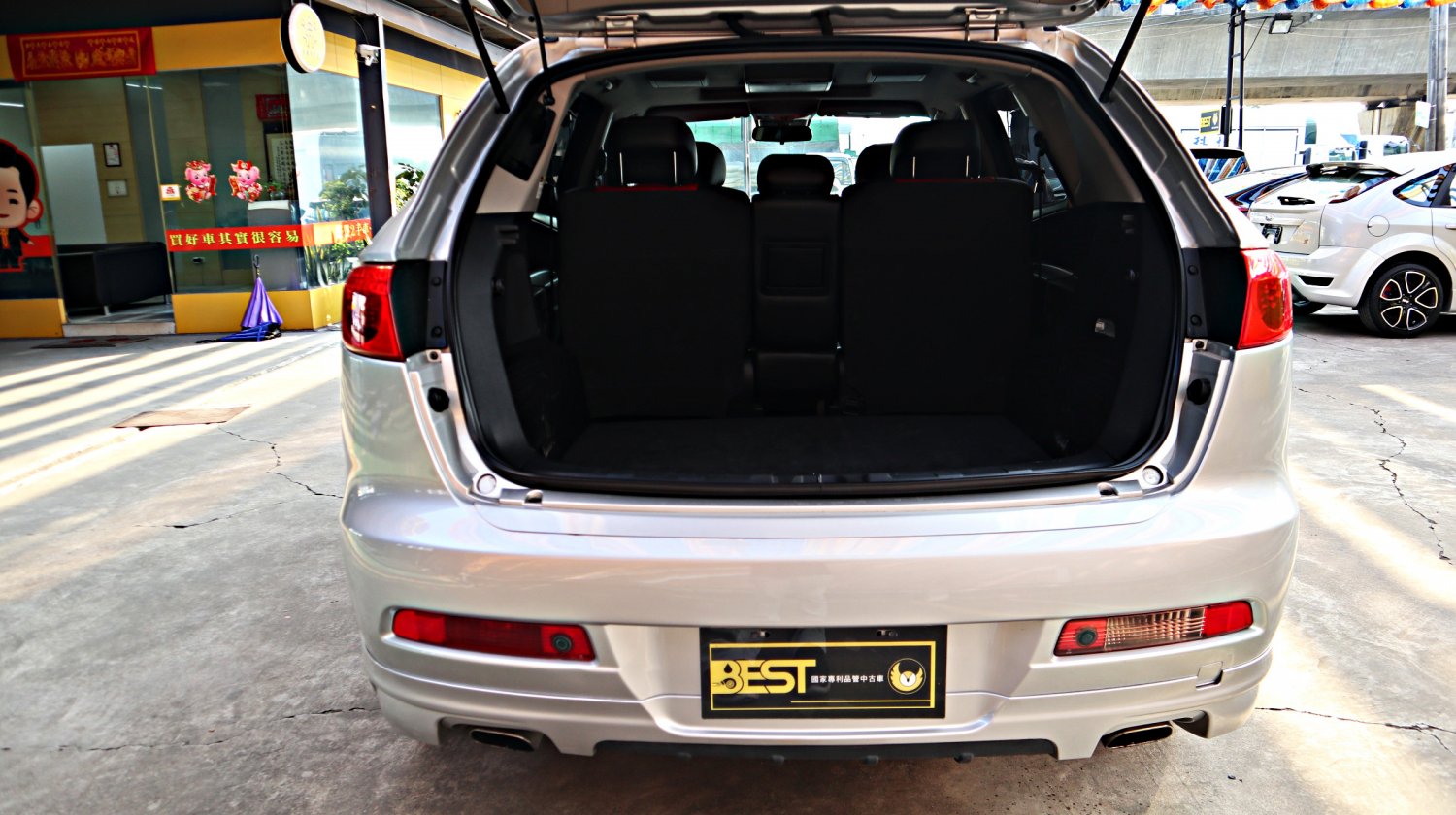 Luxgen 納智捷 ／ U7 ／ 2011年 ／ 2011年 Luxgen U7 銀色 納智捷中古休旅車 ／ 