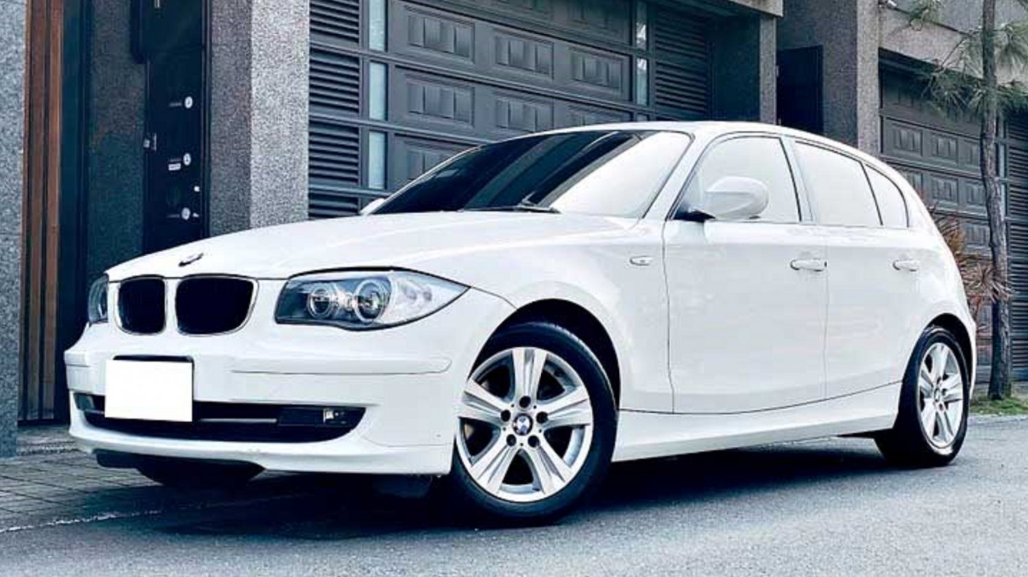 Bmw 寶馬 1 Series 11年bmw 118i 白色寶馬中古車 528汽車 台南