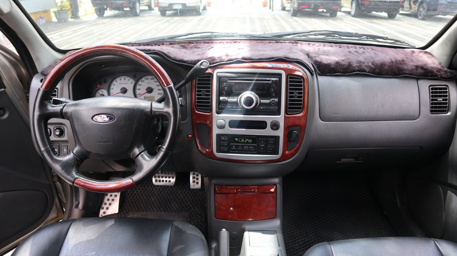 Ford 福特 ／ Escape ／ 2006年 ／ 2006年 Ford Escape 淺棕灰色 福特中古休旅車 ／ 成交區