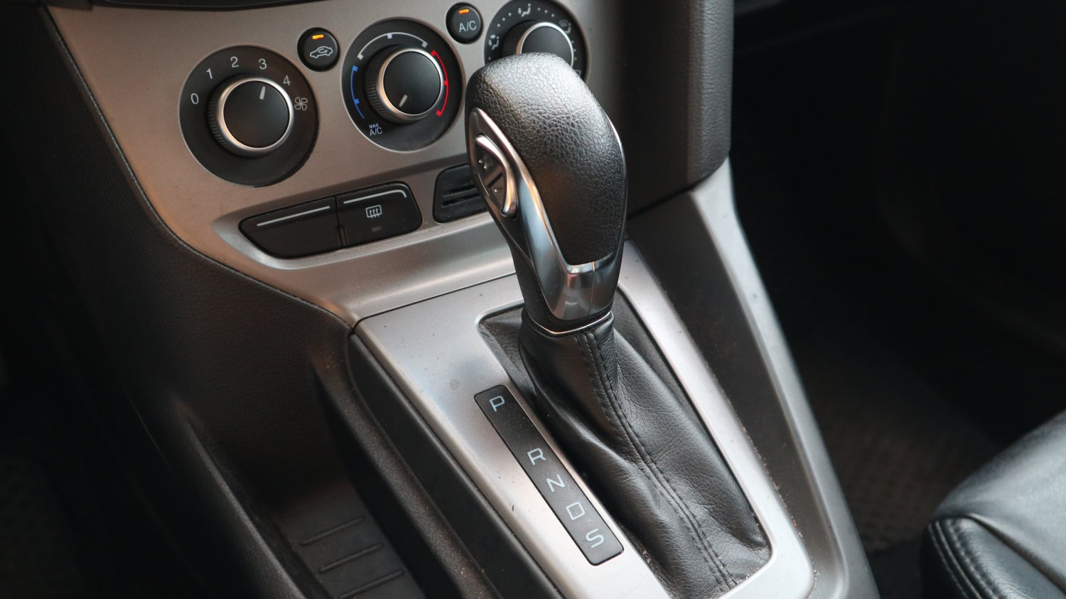 Ford 福特 ／ Focus ／ 2013年 ／ 2013年 Ford Focus 銀色 福特中古車 ／ MG車庫(台南)