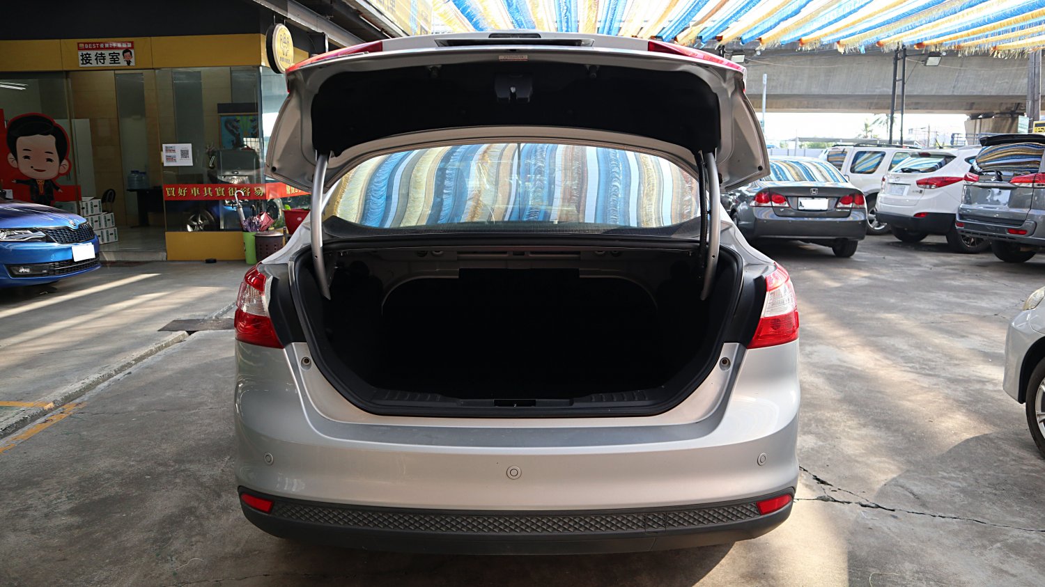Ford 福特 ／ Focus ／ 2013年 ／ 2013年 Ford Focus 銀色 福特中古車 ／ MG車庫(台南)