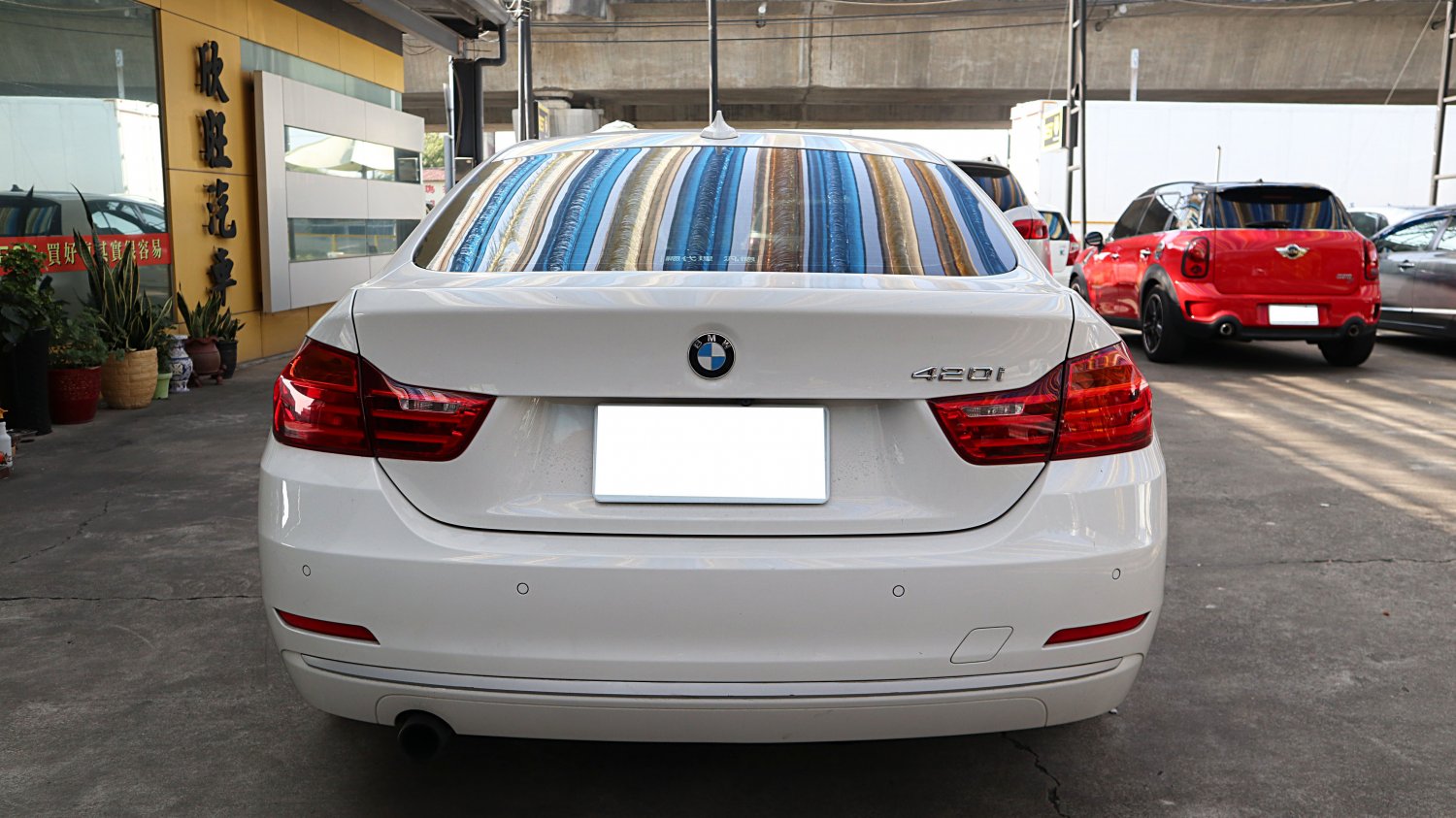 Bmw 寶馬 ／ 4-Series ／ 2015年 ／ 2015年 BMW 420i gran coupe 白色 寶馬中古車 ／ 九州欣旺汽車 (台南)