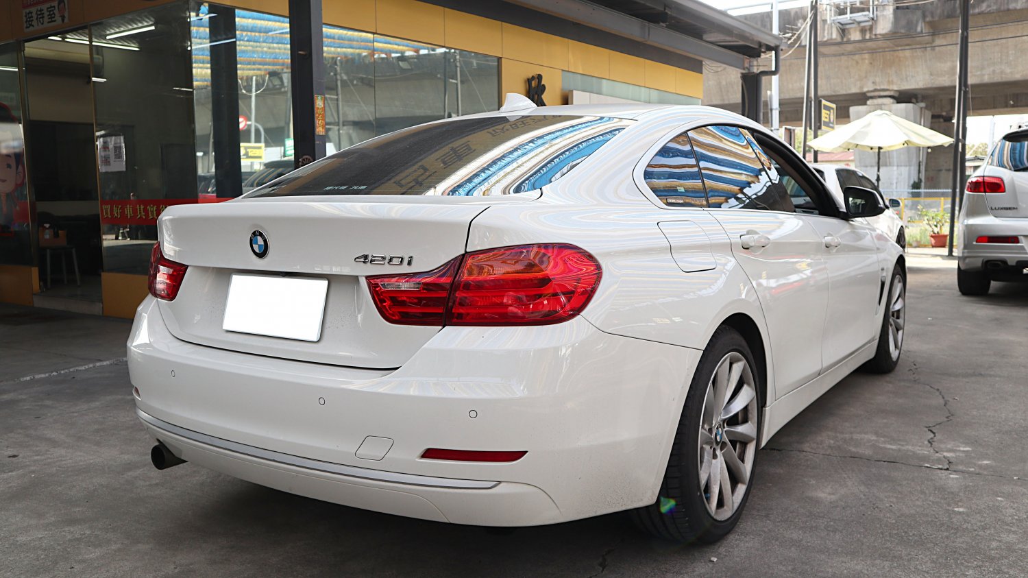 Bmw 寶馬 ／ 4-Series ／ 2015年 ／ 2015年 BMW 420i gran coupe 白色 寶馬中古車 ／ 九州欣旺汽車 (台南)