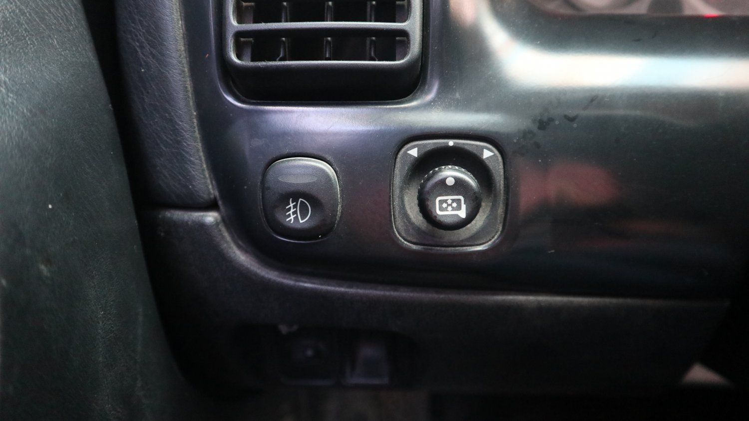 Ford 福特 ／ Escape ／ 2011年 ／ 2011年 Ford Escape 黑色 福特中古休旅車 ／ MG車庫(六甲)