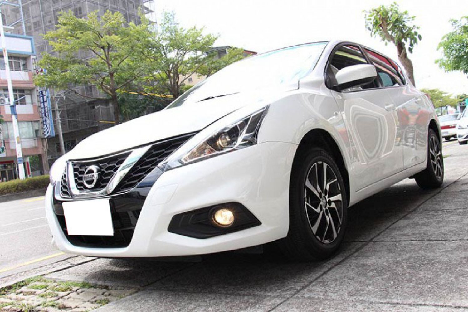 Nissan 日產 ／ Tiida ／ 2021年 ／ 2021年Nissan Tiida 白色 日產中古車 ／ 台中車庫