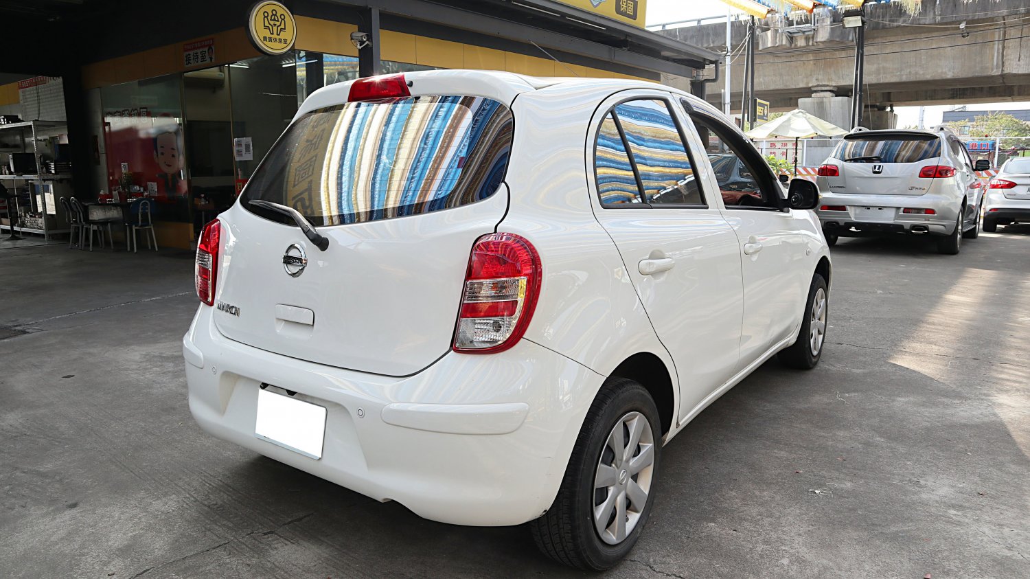 Nissan 日產 ／ March ／ 2012年 ／ 2012年 Nissan March 白色 日產中古車 ／ 成交區