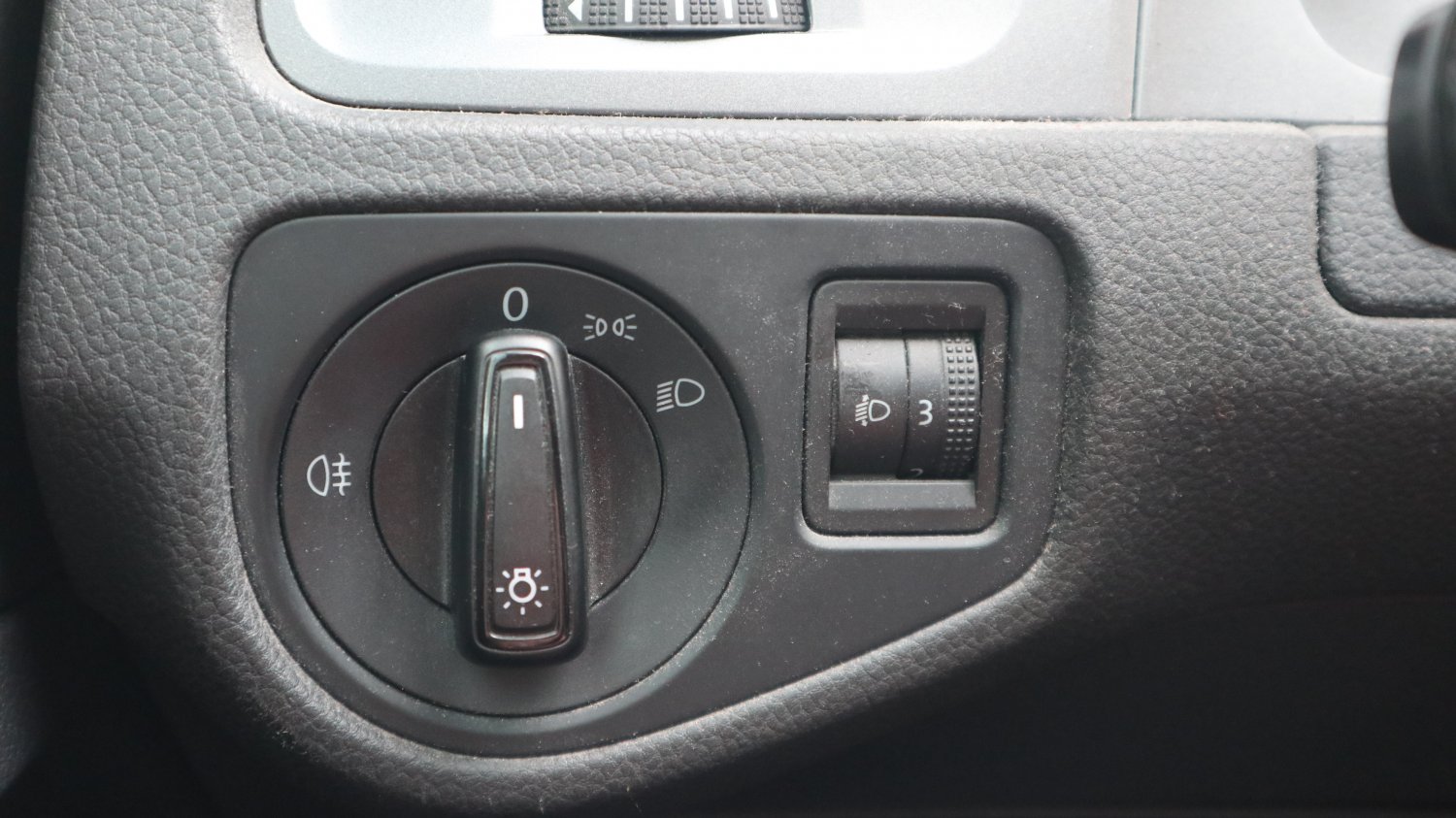 VW 福斯 ／ Golf ／ 2014年 ／ 2014年 VW Golf  藍色 福斯中古車 ／ 九肇匯元汽車 (台南)