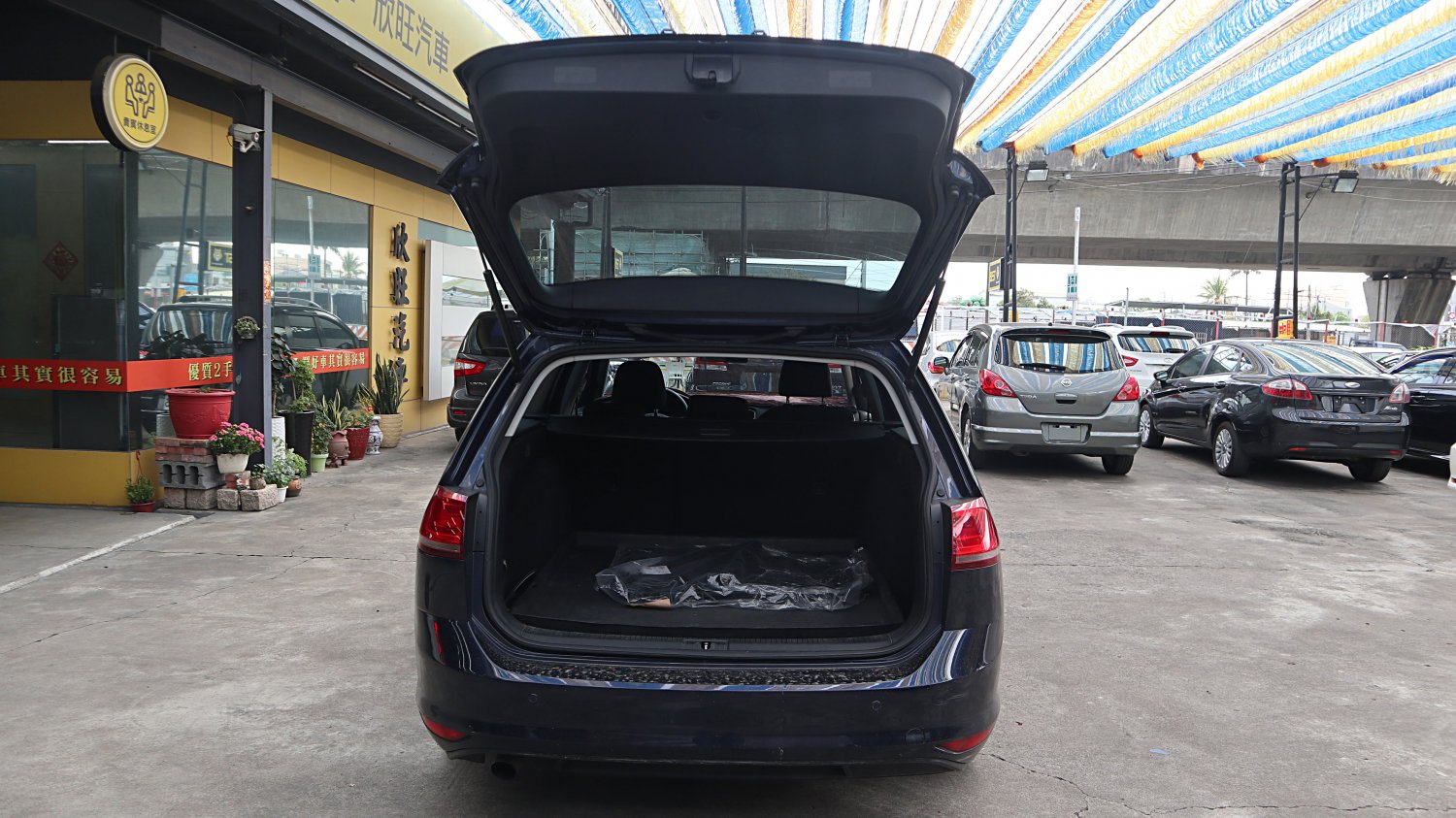 VW 福斯 ／ Golf ／ 2014年 ／ 2014年 VW Golf  藍色 福斯中古車 ／ 九肇匯元汽車 (台南)