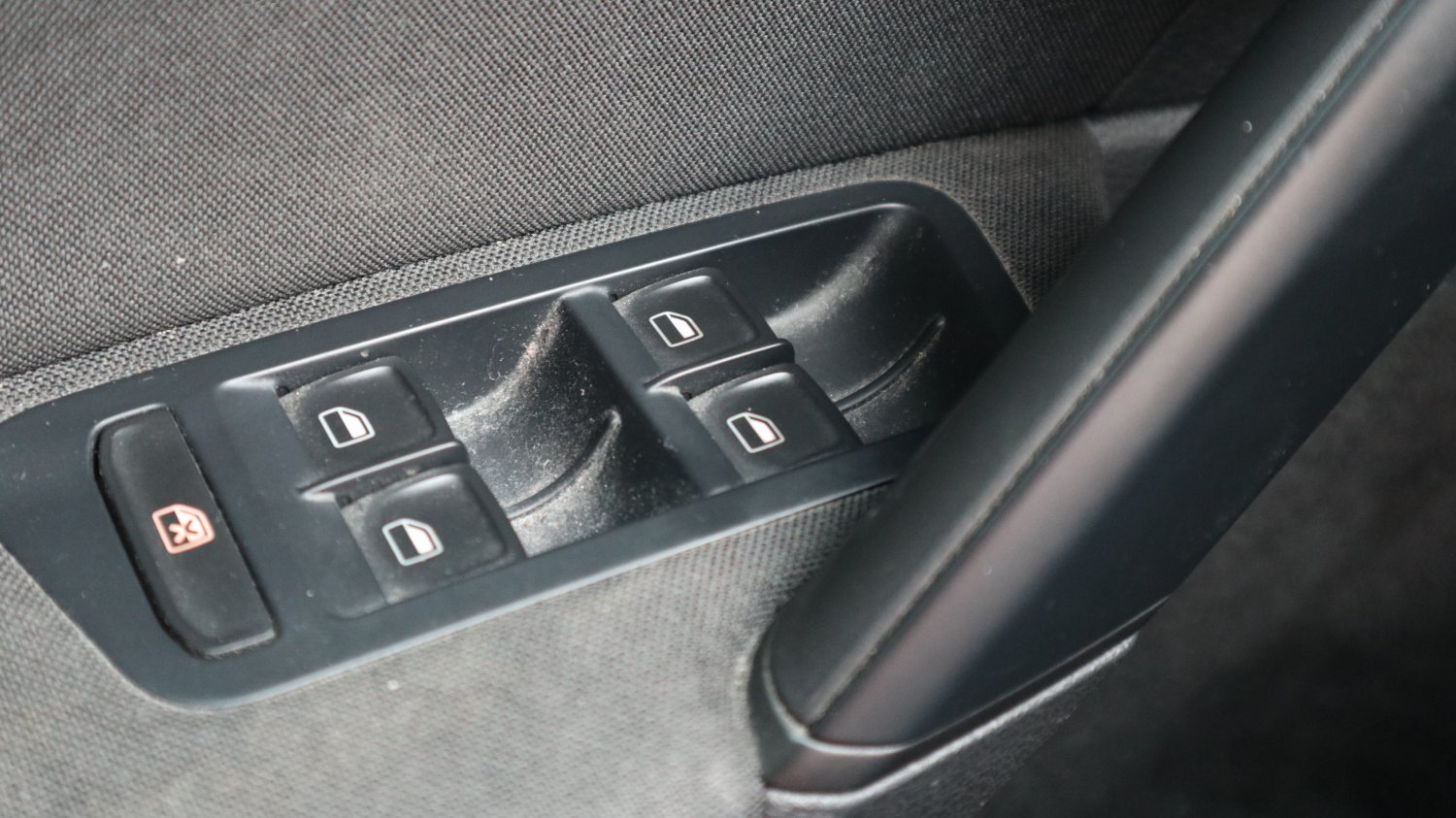 VW 福斯 ／ Golf ／ 2014年 ／ 2014年 VW Golf  藍色 福斯中古車 ／ 九肇匯元汽車 (台南)