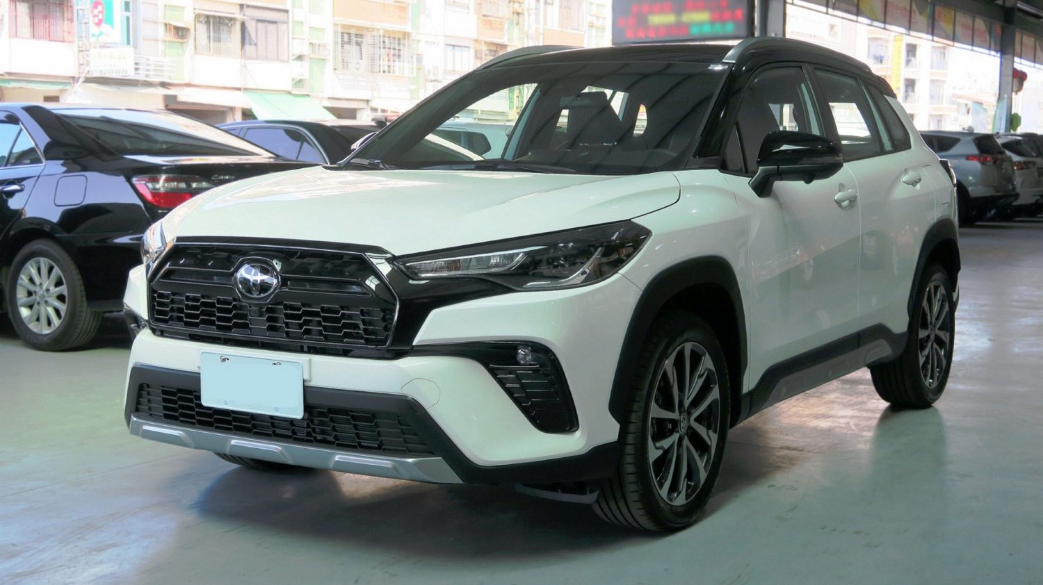 Toyota 豐田 ／ Cross ／ 2022年 ／ 2022年Toyota Cross白色 豐田中古車 ／ 屏東車庫