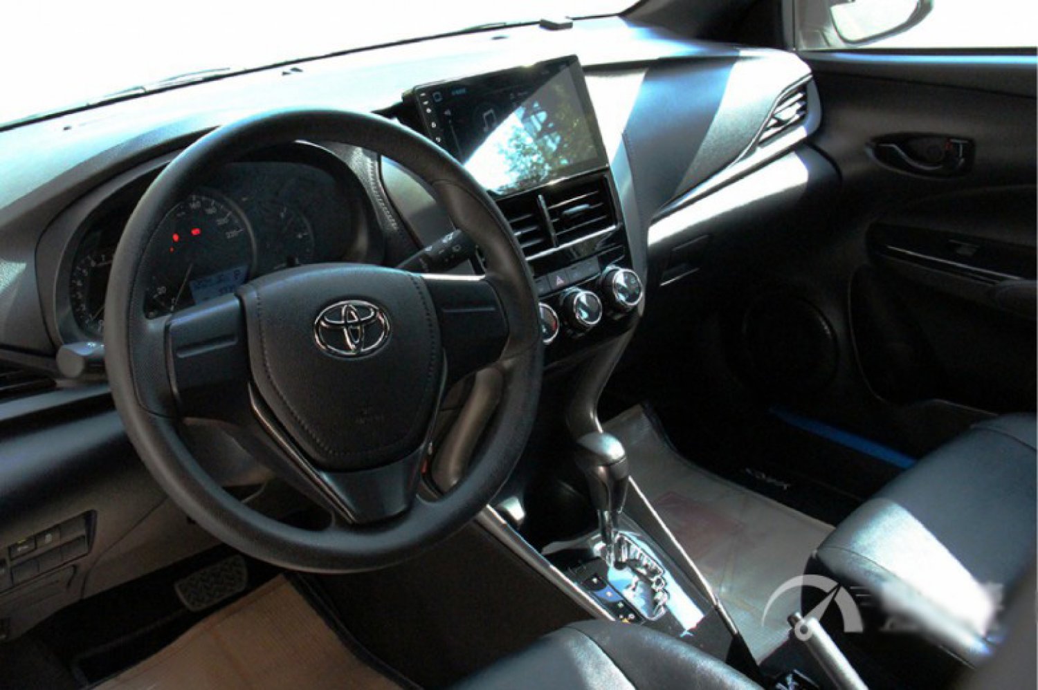 Toyota 豐田 ／ Yaris ／ 2022年 ／ 2022年Toyota Yaris 白色 豐田中古車 ／ 台中車庫