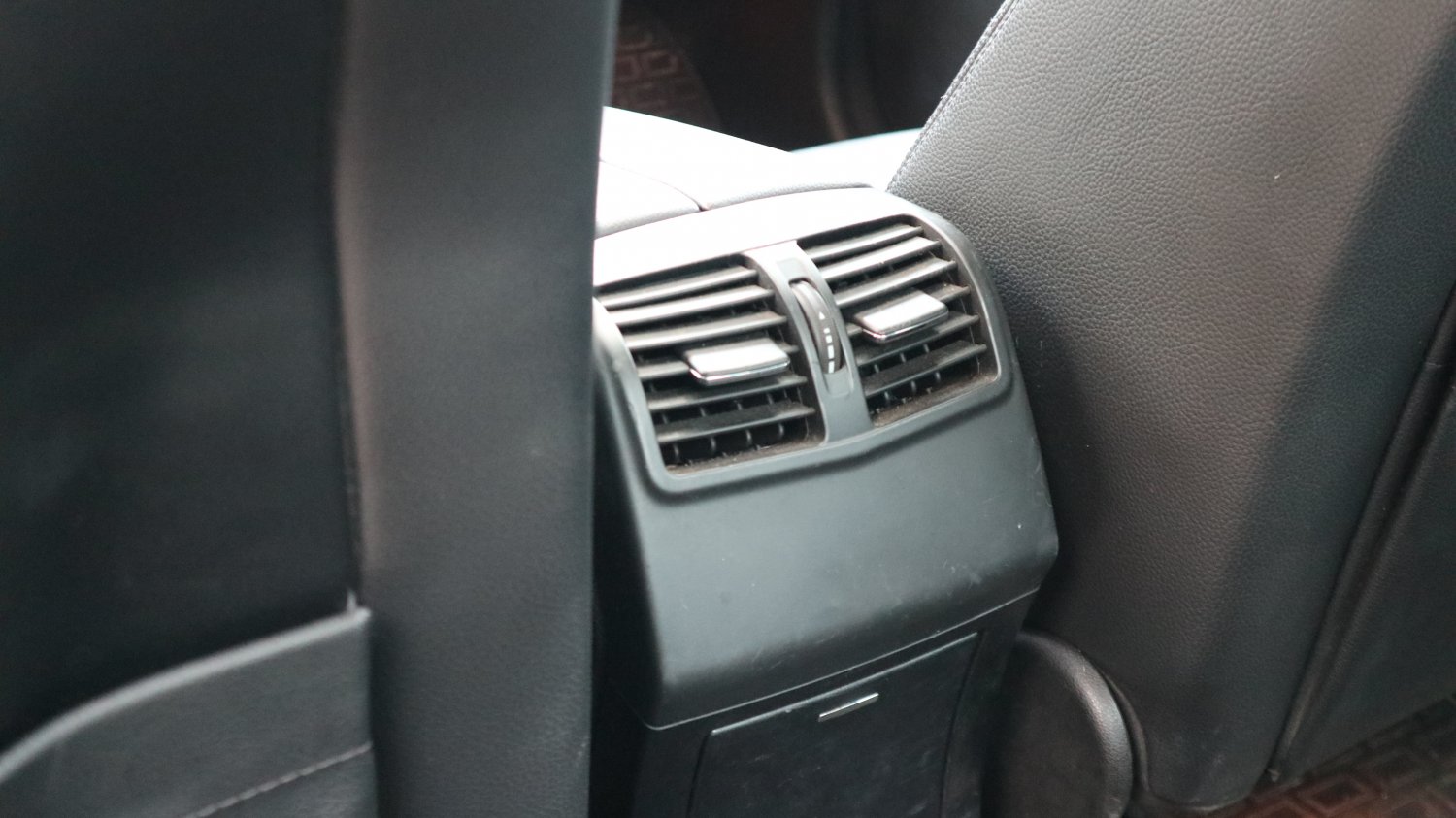 Benz 賓士 ／ E-Class ／ 2012年 ／ 2012年 Benz E200 黑色 賓士中古車 ／ 九肇匯元汽車 (台南)