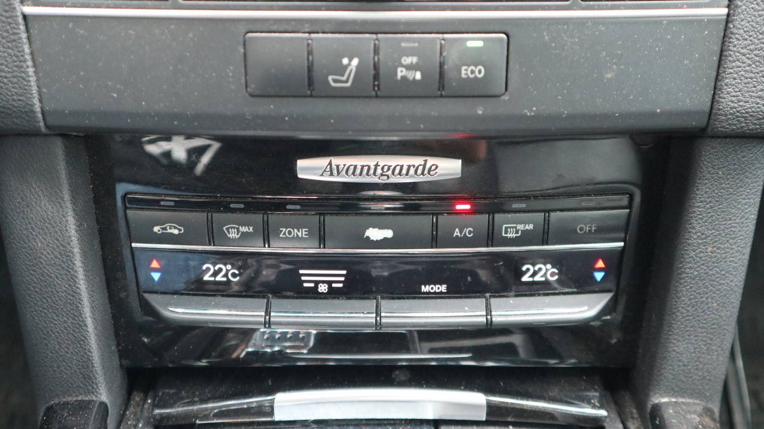 Benz 賓士 ／ E-Class ／ 2012年 ／ 2012年 Benz E200 黑色 賓士中古車 ／ 九肇匯元汽車 (台南)