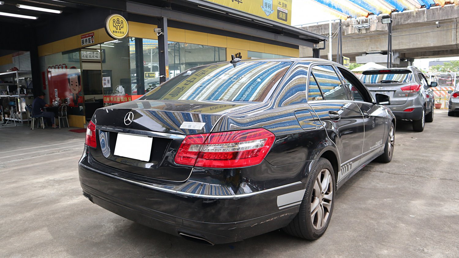 Benz 賓士 ／ E-Class ／ 2012年 ／ 2012年 Benz E200 黑色 賓士中古車 ／ 九州欣旺汽車 (台南)