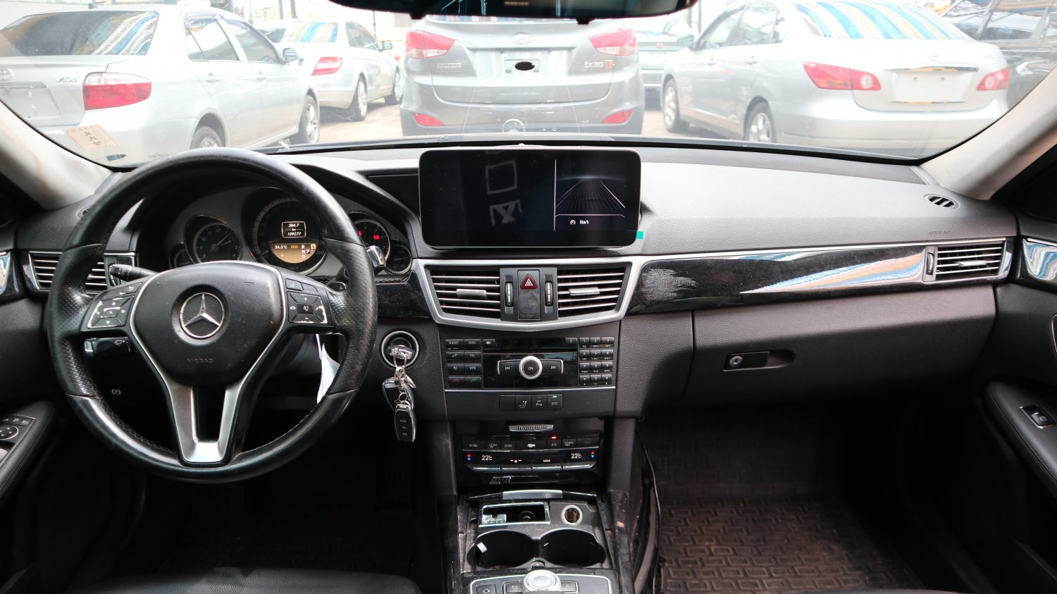 Benz 賓士 ／ E-Class ／ 2012年 ／ 2012年 Benz E200 黑色 賓士中古車 ／ 九肇匯元汽車 (台南)
