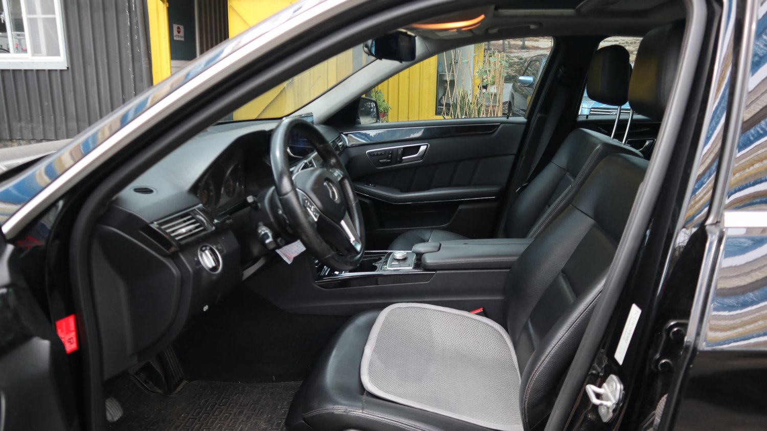 Benz 賓士 ／ E-Class ／ 2012年 ／ 2012年 Benz E200 黑色 賓士中古車 ／ 九肇匯元汽車 (台南)
