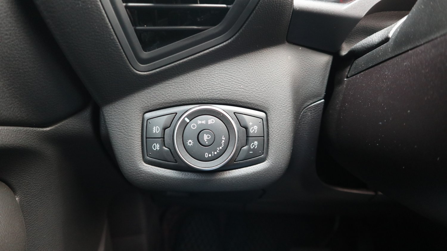 Ford 福特 ／ Kuga ／ 2018年 ／ 2018年 Ford Kuga 紅色 福特中古車 ／ 九肇匯元汽車 (台南)