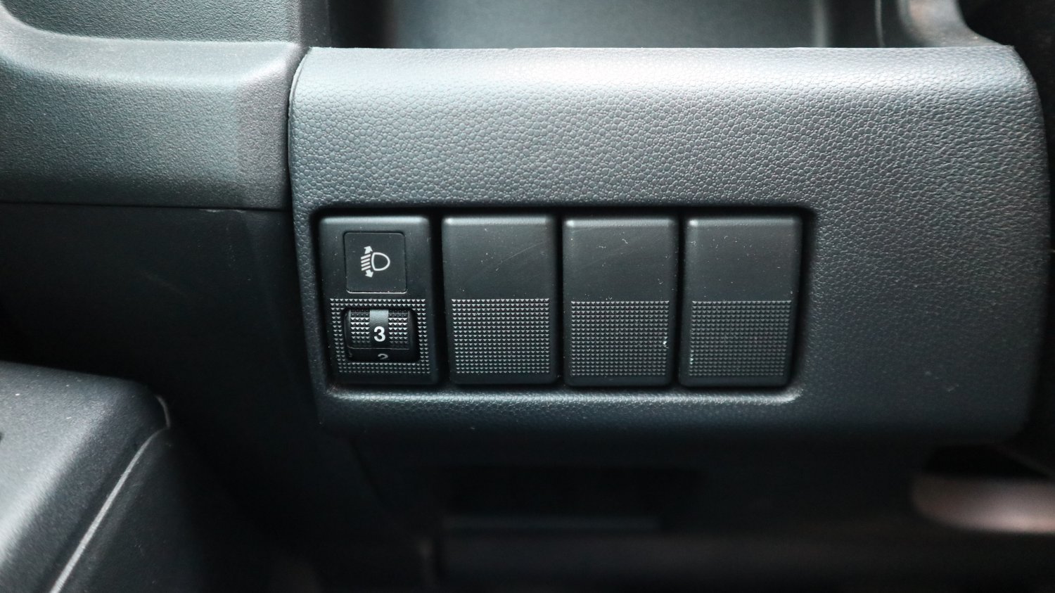 Mazda 馬自達 ／ Mazda 5 ／ 2013年 ／ 2013年 Mazda 5 銀色 馬自達中古休旅車 ／ 九肇匯元汽車 (台南)