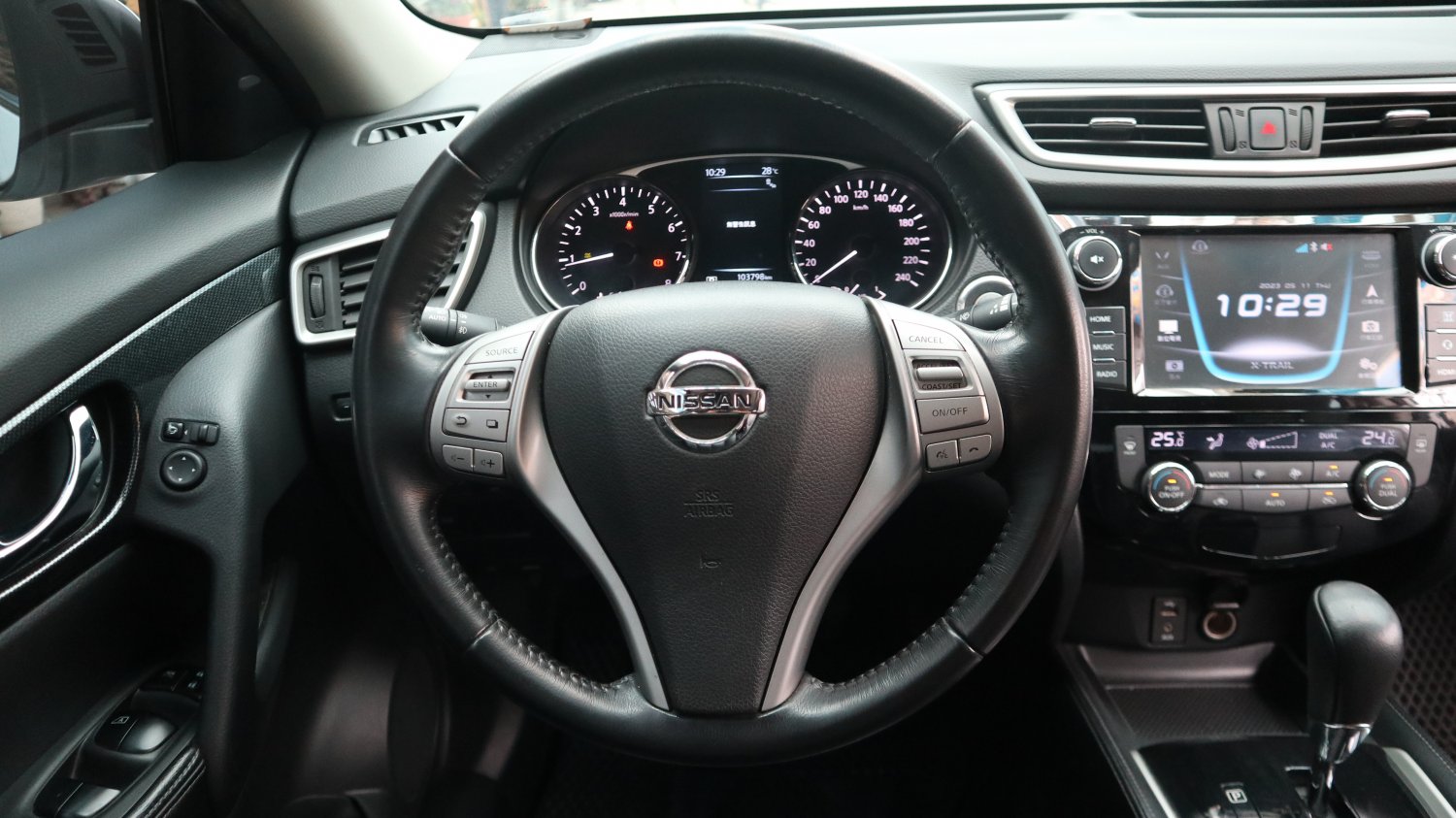 Nissan 日產 ／ X-Trail ／ 2015年 ／ 2015年Nissan X-Trail 白色 日產中古車 ／ 九州欣旺汽車 (台南)