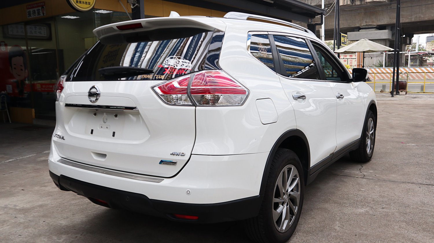 Nissan 日產 ／ X-Trail ／ 2015年 ／ 2015年Nissan X-Trail 白色 日產中古車 ／ 九州欣旺汽車 (台南)