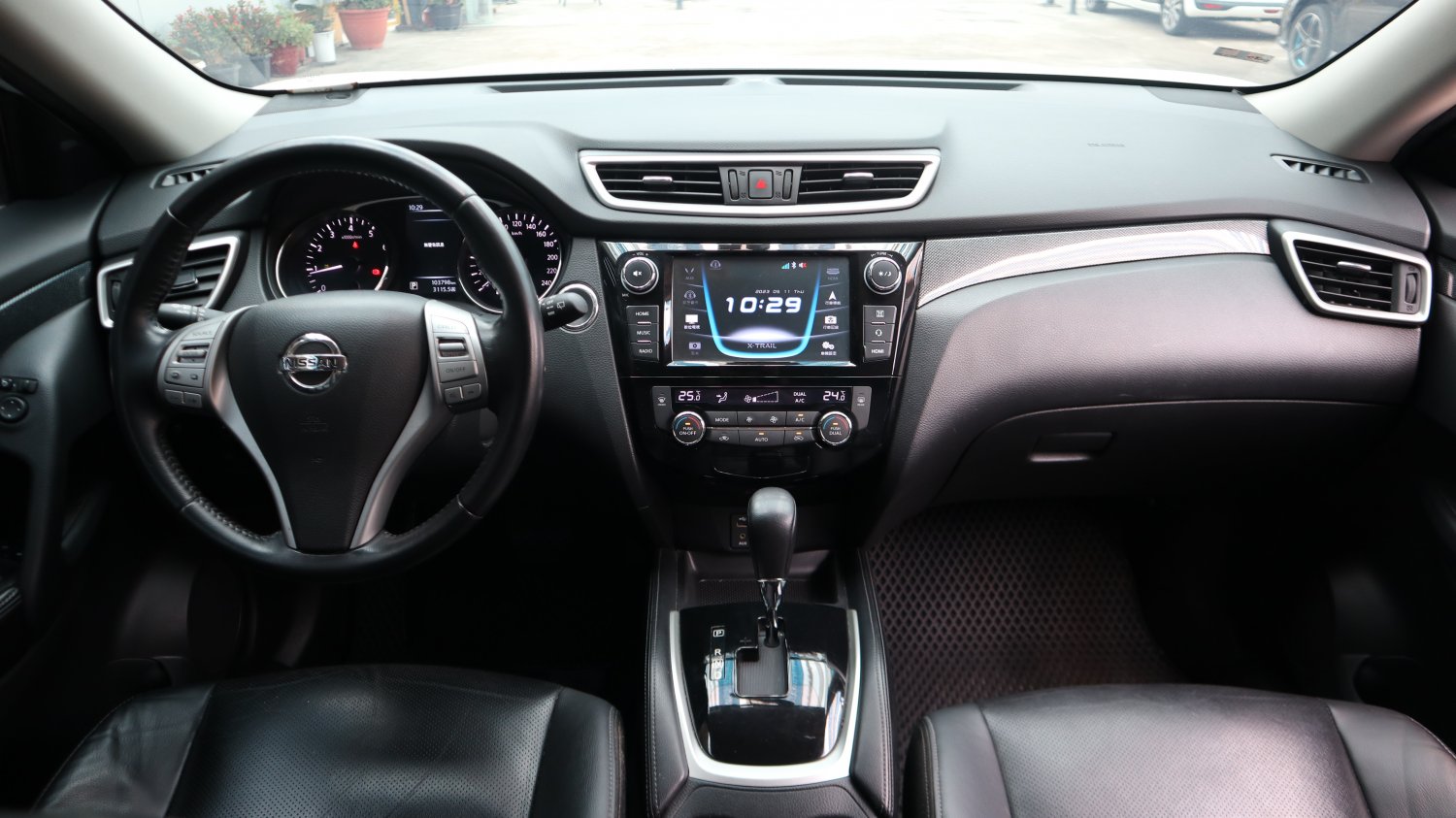 Nissan 日產 ／ X-Trail ／ 2015年 ／ 2015年Nissan X-Trail 白色 日產中古車 ／ 九州欣旺汽車 (台南)