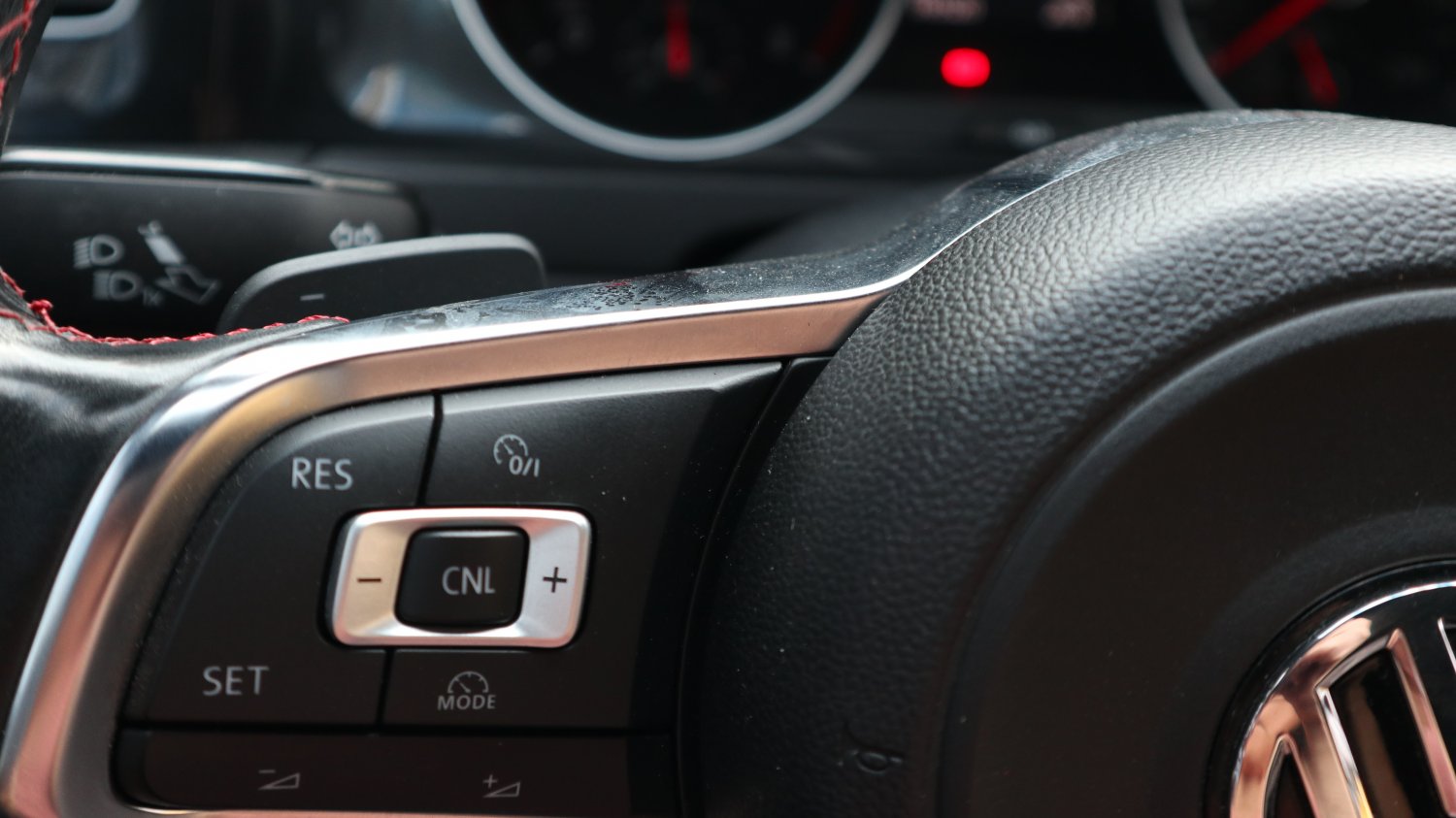 VW 福斯 ／ Golf ／ 2015年 ／ 2015年 VW Golf GTI 2.0  白色 福斯中古車 ／ 成交區