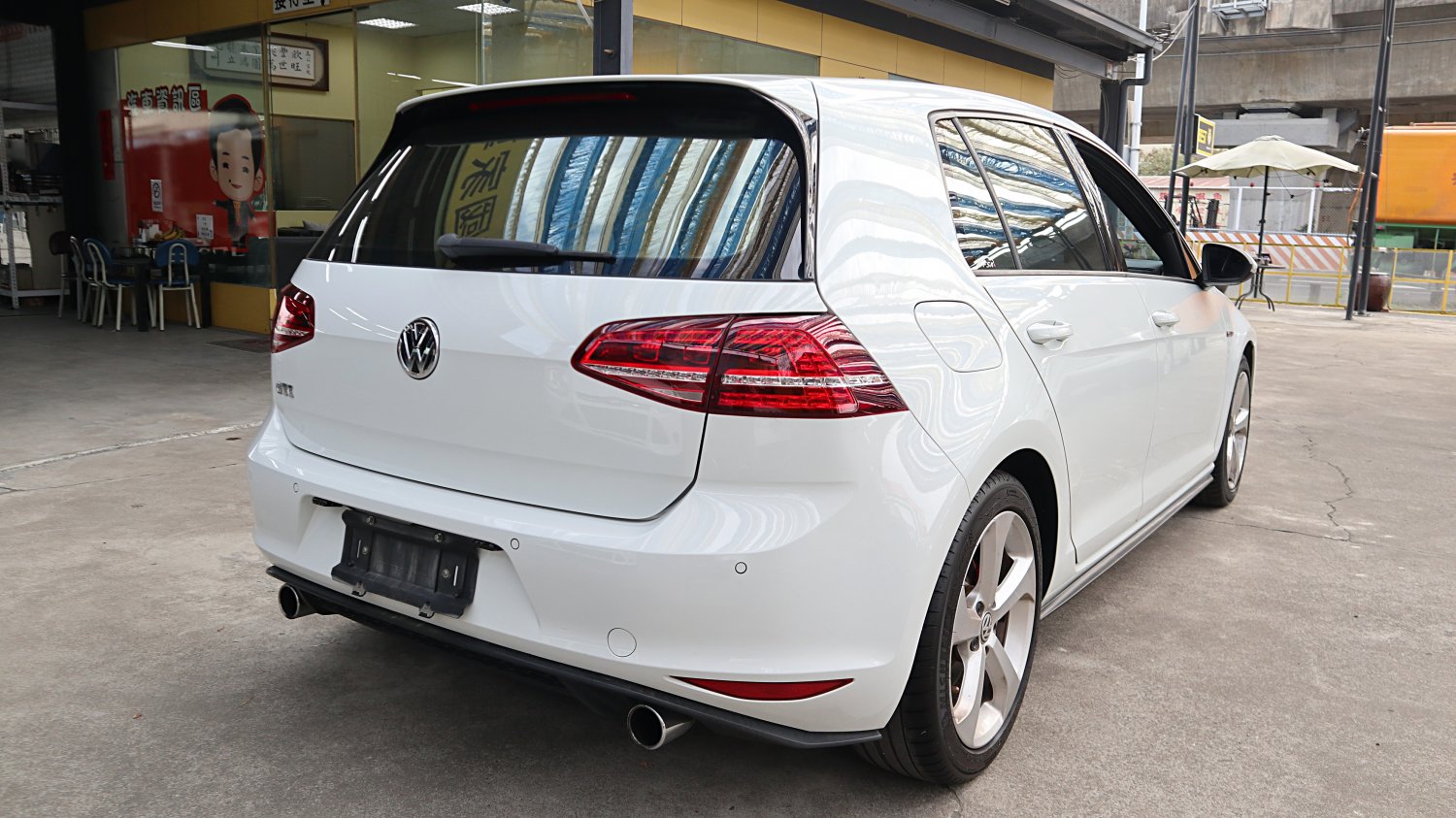 VW 福斯 ／ Golf ／ 2015年 ／ 2015年 VW Golf GTI 2.0  白色 福斯中古車 ／ 成交區