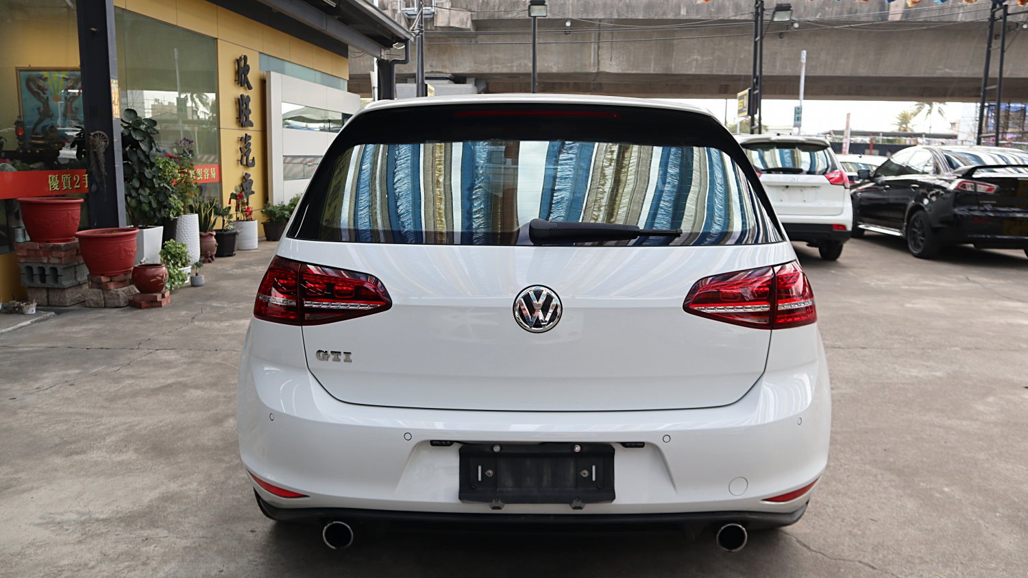 VW 福斯 ／ Golf ／ 2015年 ／ 2015年 VW Golf GTI 2.0  白色 福斯中古車 ／ 成交區