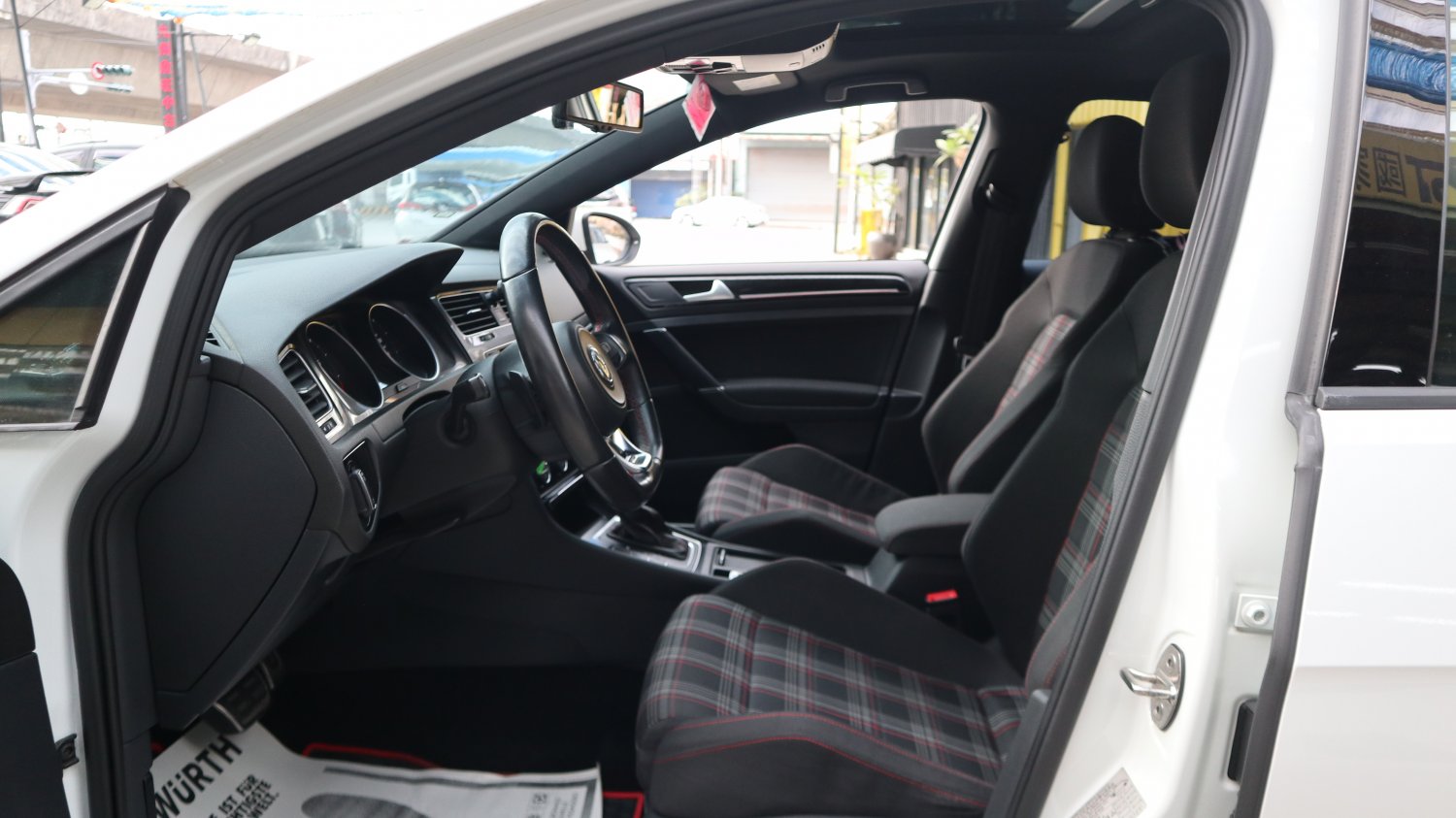 VW 福斯 ／ Golf ／ 2015年 ／ 2015年 VW Golf GTI 2.0  白色 福斯中古車 ／ 高拍