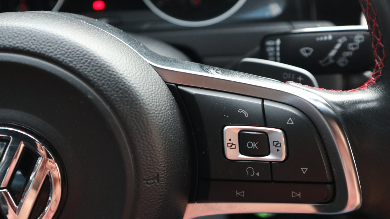 VW 福斯 ／ Golf ／ 2015年 ／ 2015年 VW Golf GTI 2.0  白色 福斯中古車 ／ 成交區