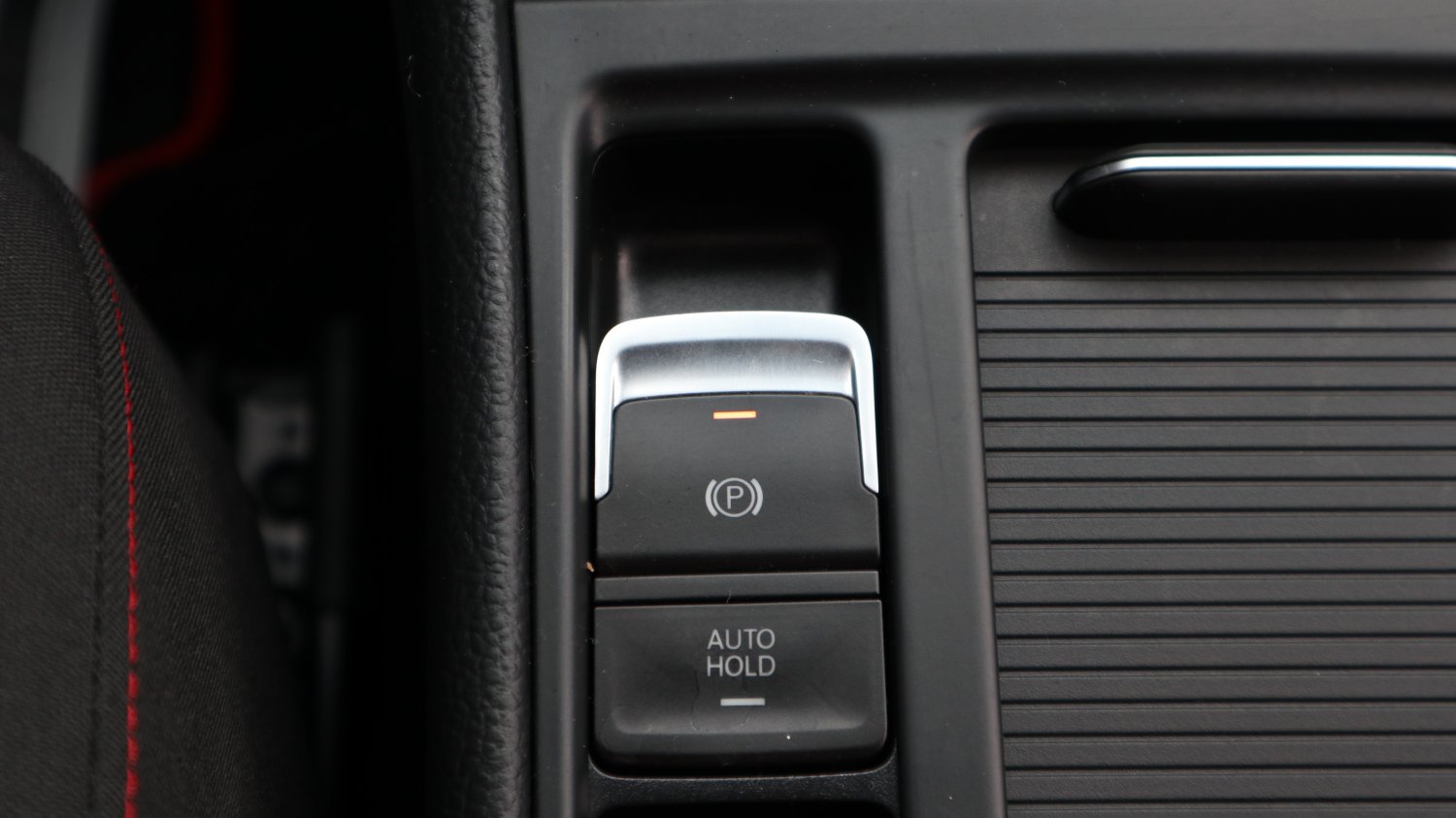 VW 福斯 ／ Golf ／ 2015年 ／ 2015年 VW Golf GTI 2.0  白色 福斯中古車 ／ 成交區