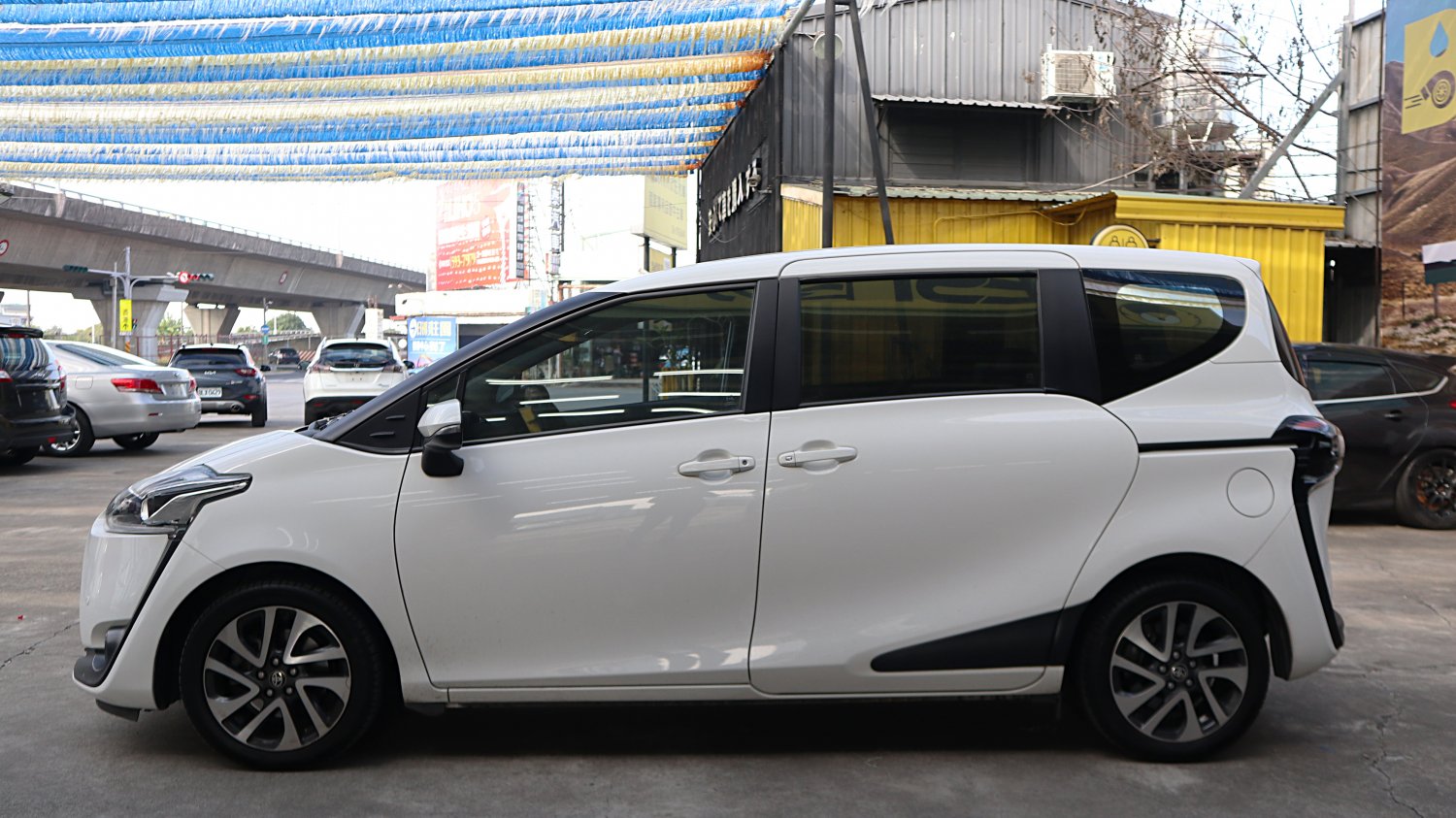 Toyota 豐田 ／ Sienta ／ 2016年 ／ 2016年Toyota Sienta 白色 豐田中古車 ／ MG車庫(台南)