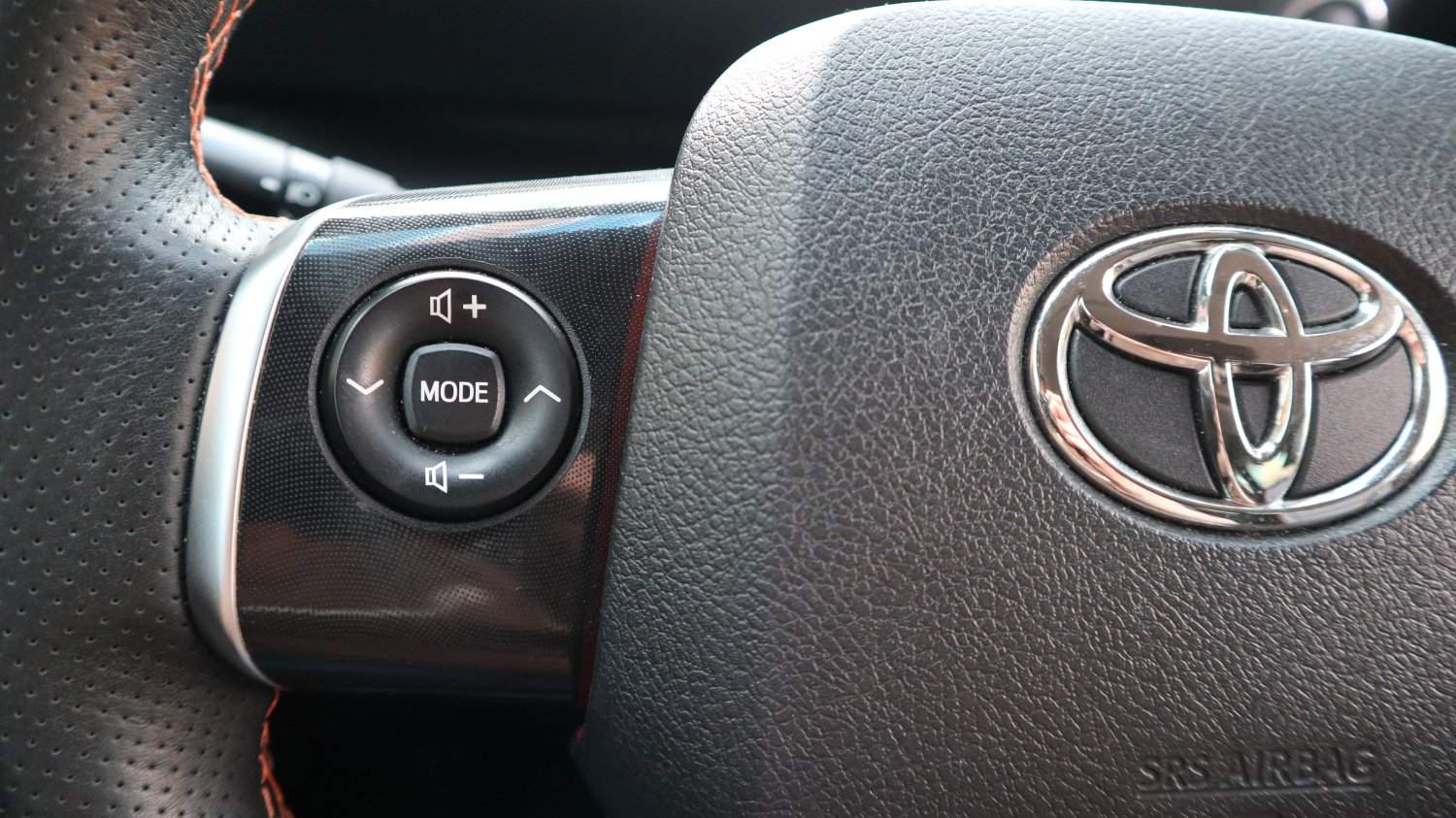 Toyota 豐田 ／ Sienta ／ 2016年 ／ 2016年Toyota Sienta 白色 豐田中古車 ／ 佳里興店(台南)
