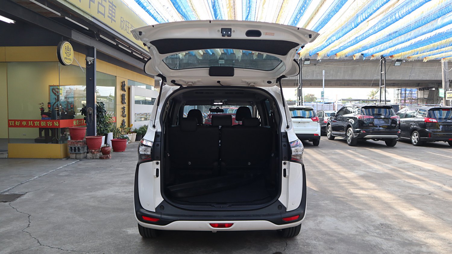 Toyota 豐田 ／ Sienta ／ 2016年 ／ 2016年Toyota Sienta 白色 豐田中古車 ／ 佳里興店(台南)