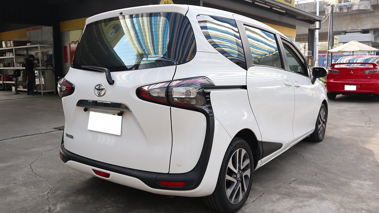 Toyota 豐田 ／ Sienta ／ 2016年 ／ 2016年Toyota Sienta 白色 豐田中古車 ／ 佳里興店(台南)