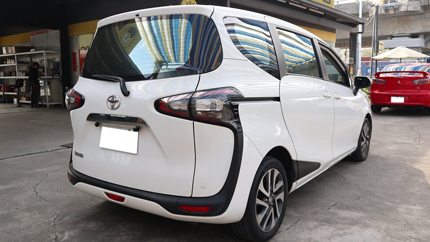 Toyota 豐田 ／ Sienta ／ 2016年 ／ 2016年Toyota Sienta 白色 豐田中古車 ／ MG車庫(台南)