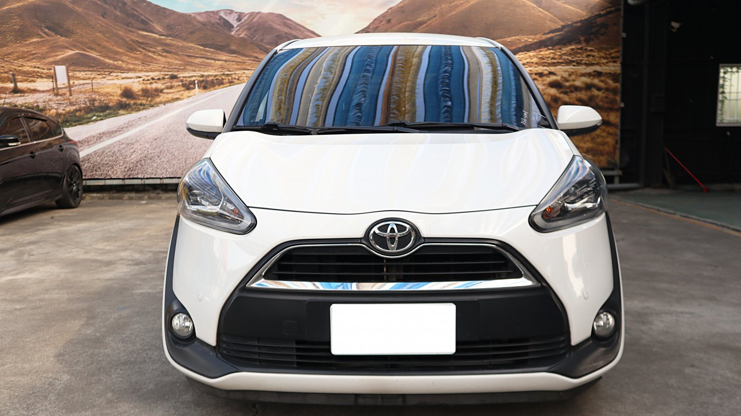 Toyota 豐田 ／ Sienta ／ 2016年 ／ 2016年Toyota Sienta 白色 豐田中古車 ／ 佳里興店(台南)