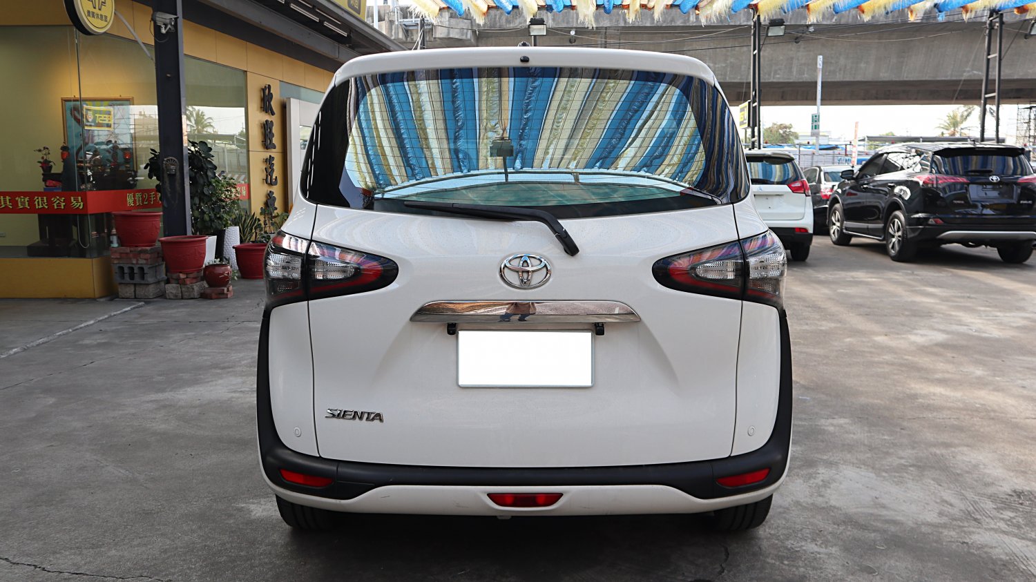 Toyota 豐田 ／ Sienta ／ 2016年 ／ 2016年Toyota Sienta 白色 豐田中古車 ／ 九州欣旺汽車 (台南)