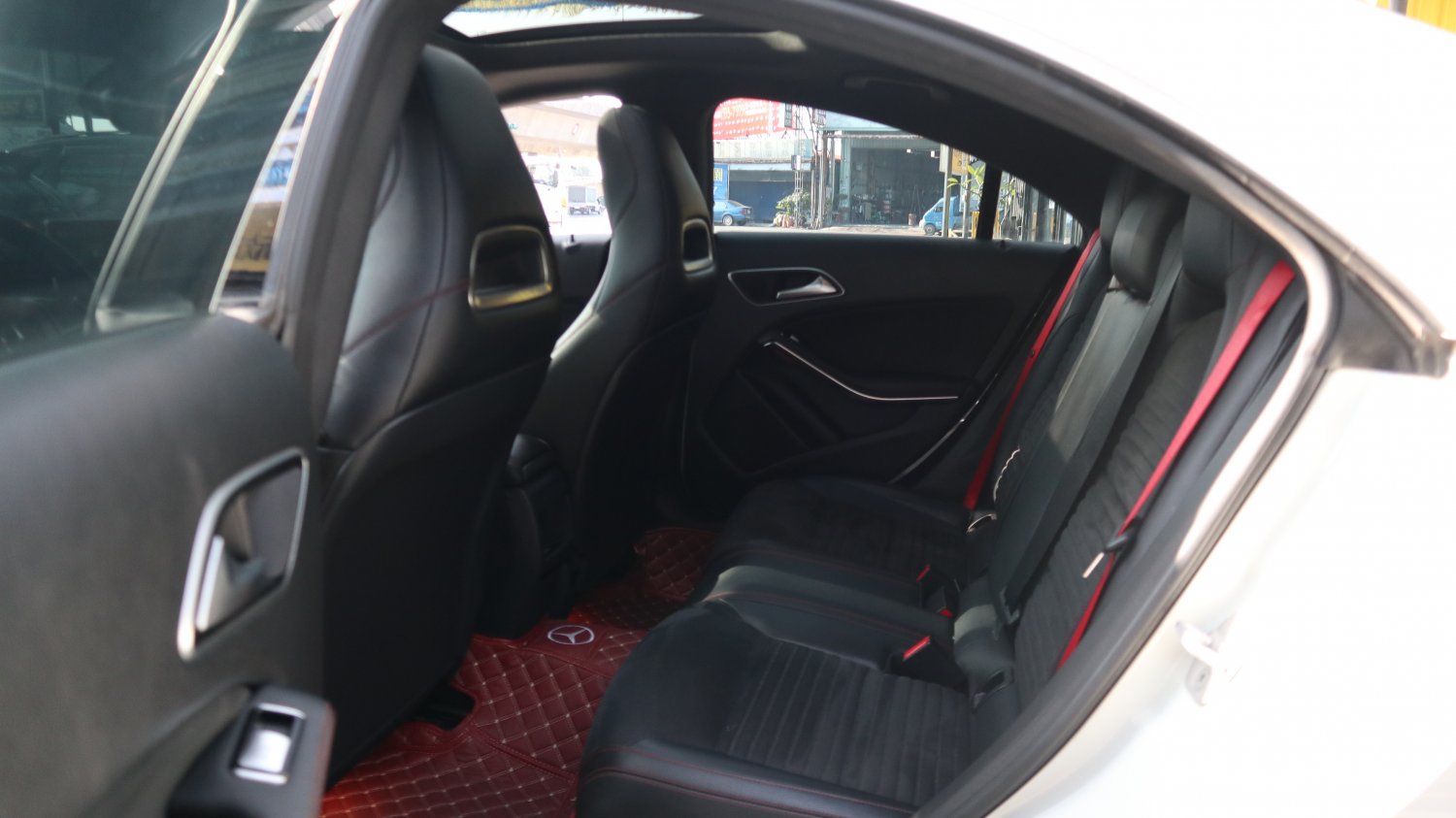 Benz 賓士 ／ CLA-Class ／ 2015年 ／ 2015年 Benz Cla250 總代理 白色 賓士中古車 ／ 車輛外調中