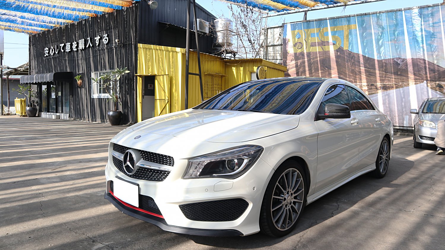 Benz 賓士 ／ CLA-Class ／ 2015年 ／ 2015年 Benz Cla250 總代理 白色 賓士中古車 ／ 車輛外調中