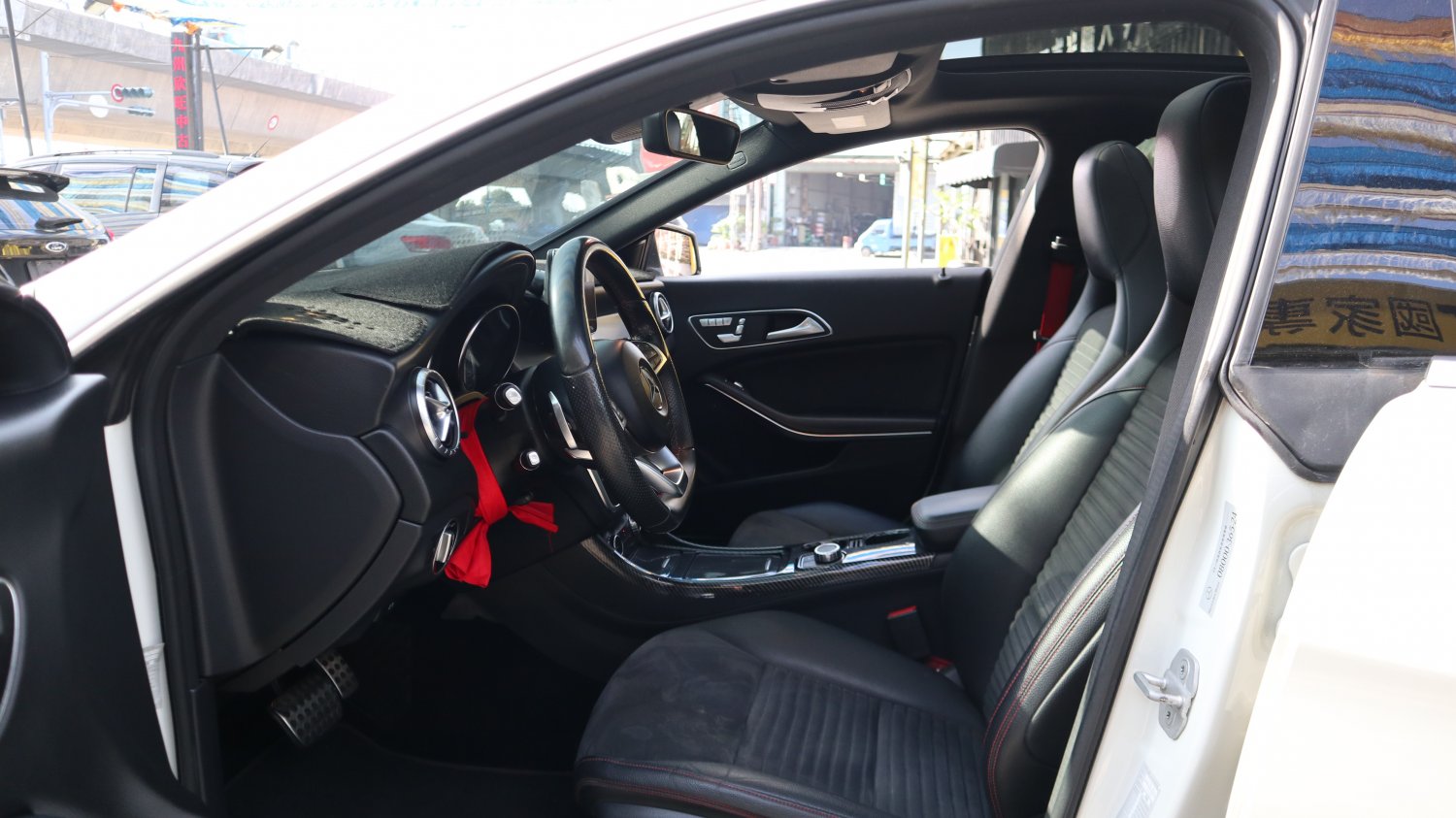 Benz 賓士 ／ CLA-Class ／ 2015年 ／ 2015年 Benz Cla250 總代理 白色 賓士中古車 ／ 車輛外調中