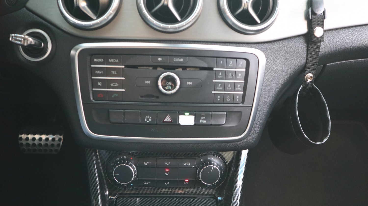 Benz 賓士 ／ CLA-Class ／ 2015年 ／ 2015年 Benz Cla250 總代理 白色 賓士中古車 ／ 車輛外調中
