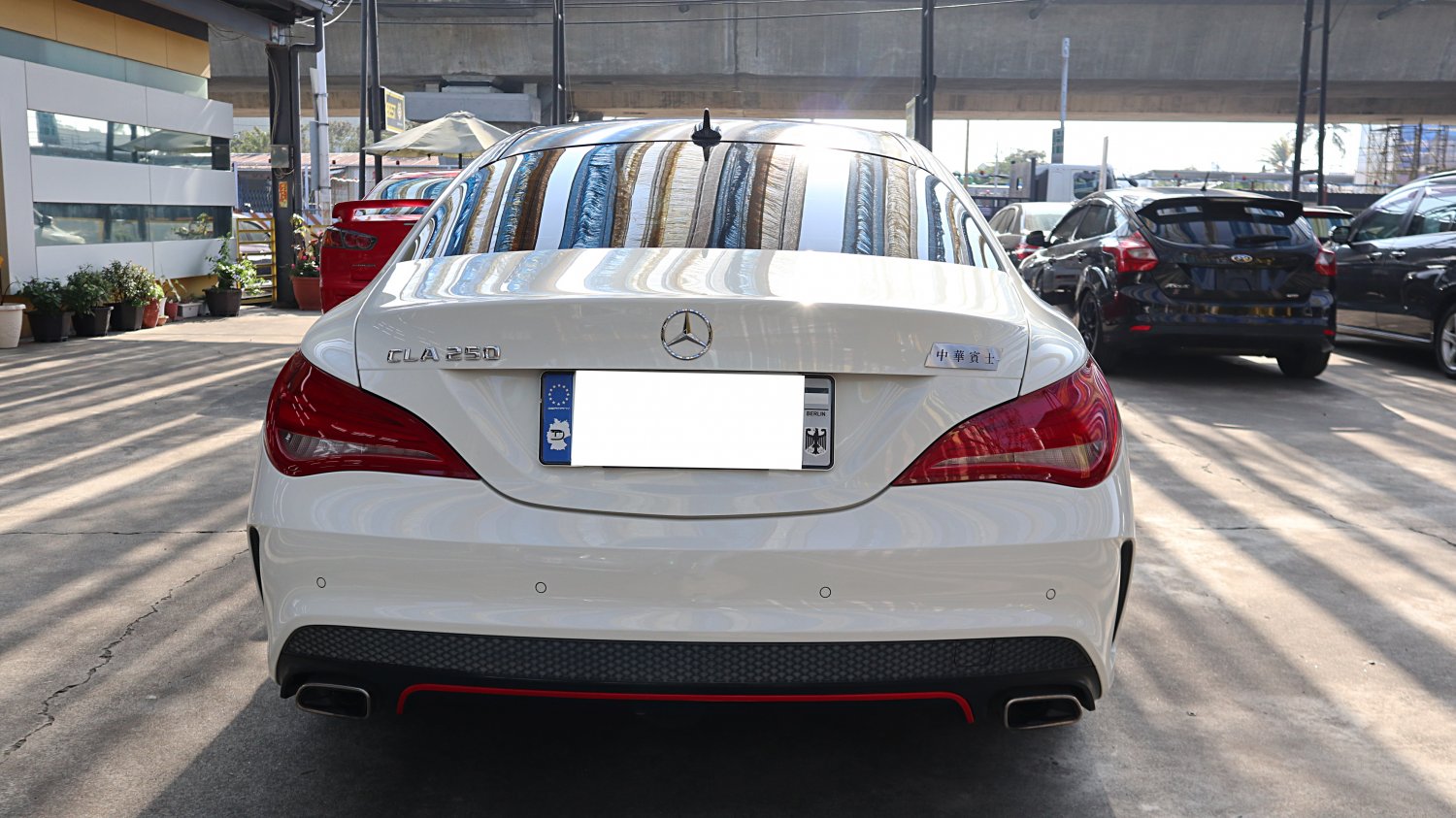 Benz 賓士 ／ CLA-Class ／ 2015年 ／ 2015年 Benz Cla250 總代理 白色 賓士中古車 ／ 車輛外調中