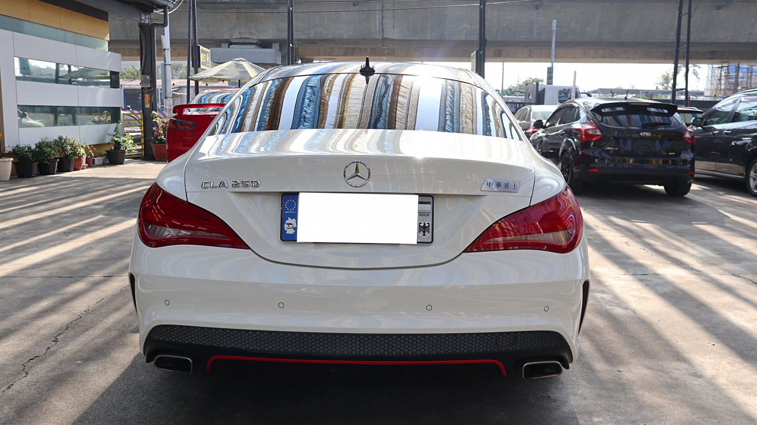 Benz 賓士 ／ CLA-Class ／ 2015年 ／ 2015年 Benz Cla250 總代理 白色 賓士中古車 ／ 成交區