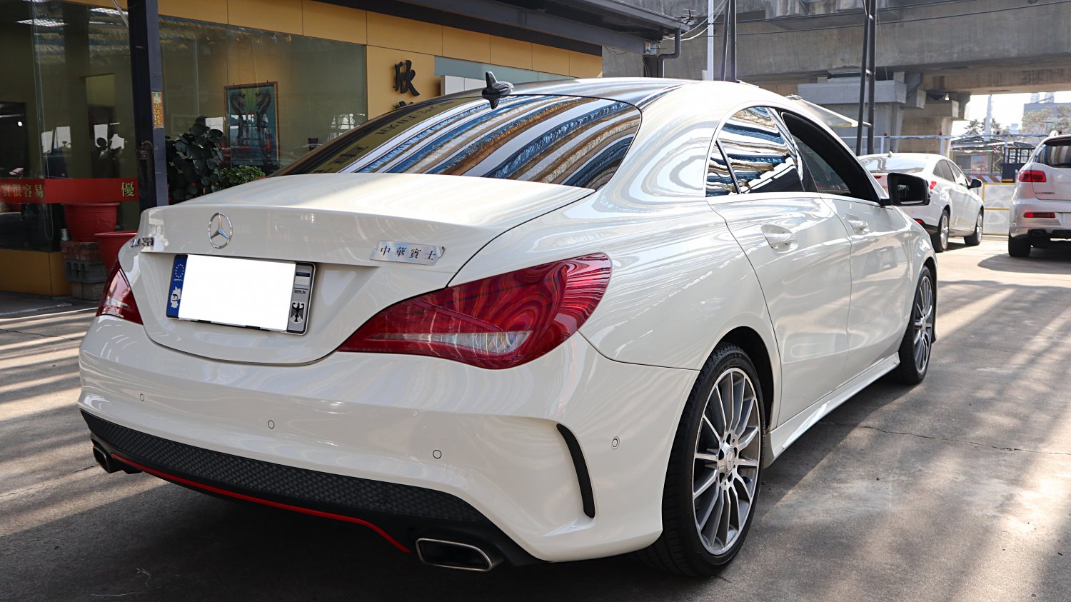 Benz 賓士 ／ CLA-Class ／ 2015年 ／ 2015年 Benz Cla250 總代理 白色 賓士中古車 ／ 車輛外調中