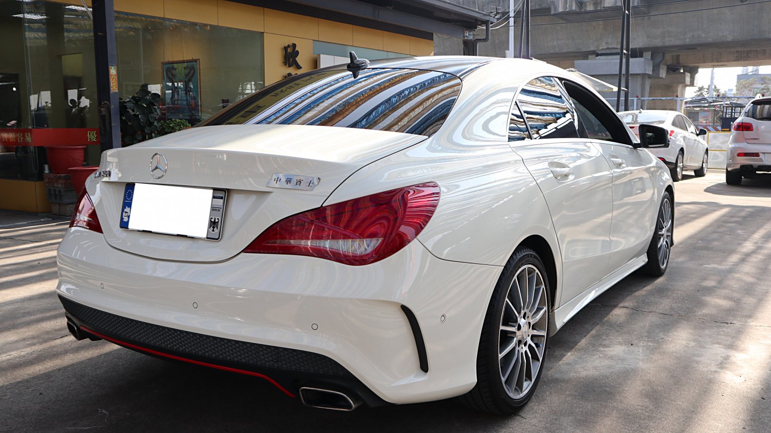 Benz 賓士 ／ CLA-Class ／ 2015年 ／ 2015年 Benz Cla250 總代理 白色 賓士中古車 ／ 成交區