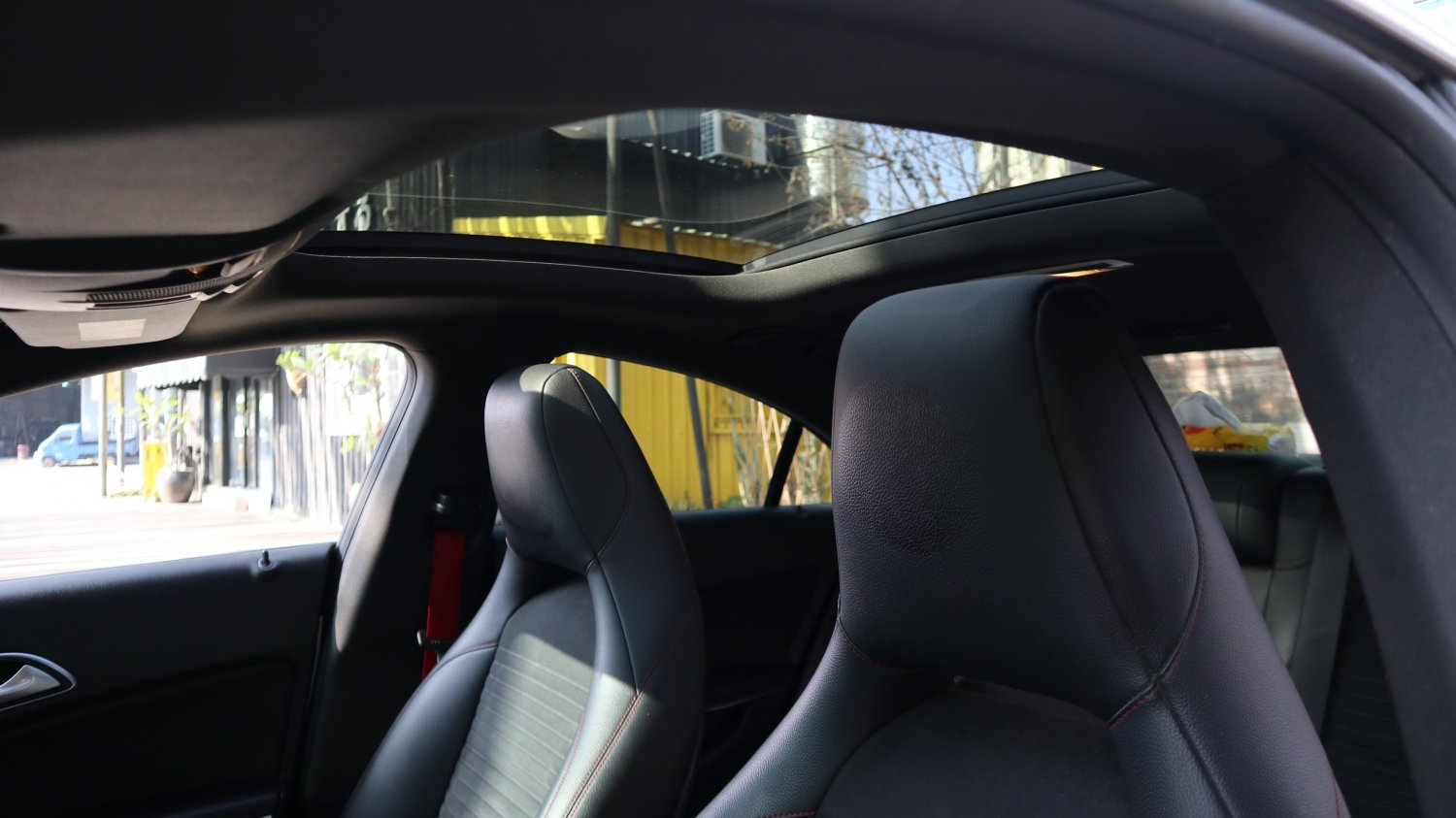 Benz 賓士 ／ CLA-Class ／ 2015年 ／ 2015年 Benz Cla250 總代理 白色 賓士中古車 ／ 車輛外調中
